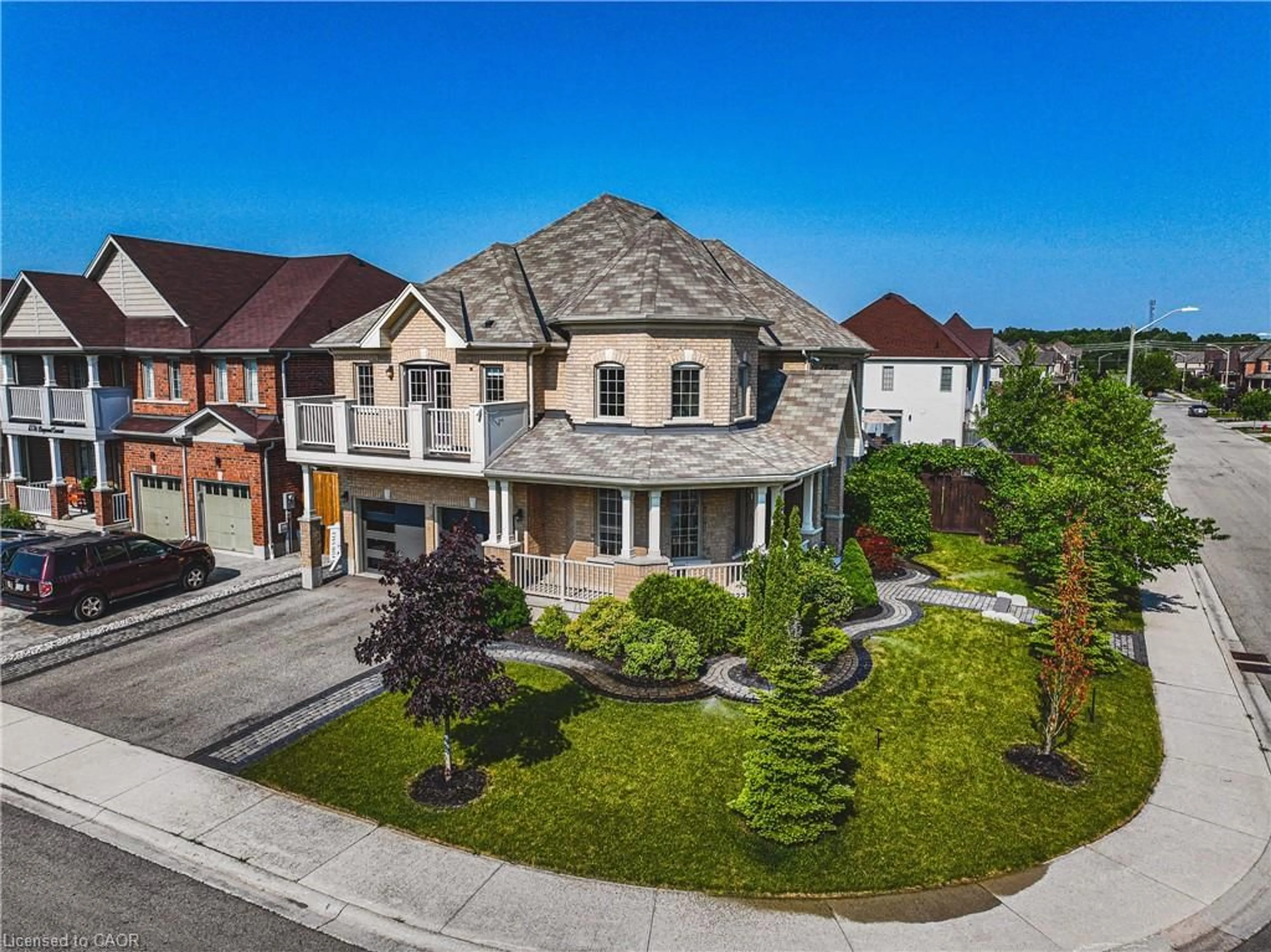 A pic from outside/outdoor area/front of a property/back of a property/a pic from drone, street for 8788 Dogwood Cres, Niagara Falls Ontario L2H 0L1