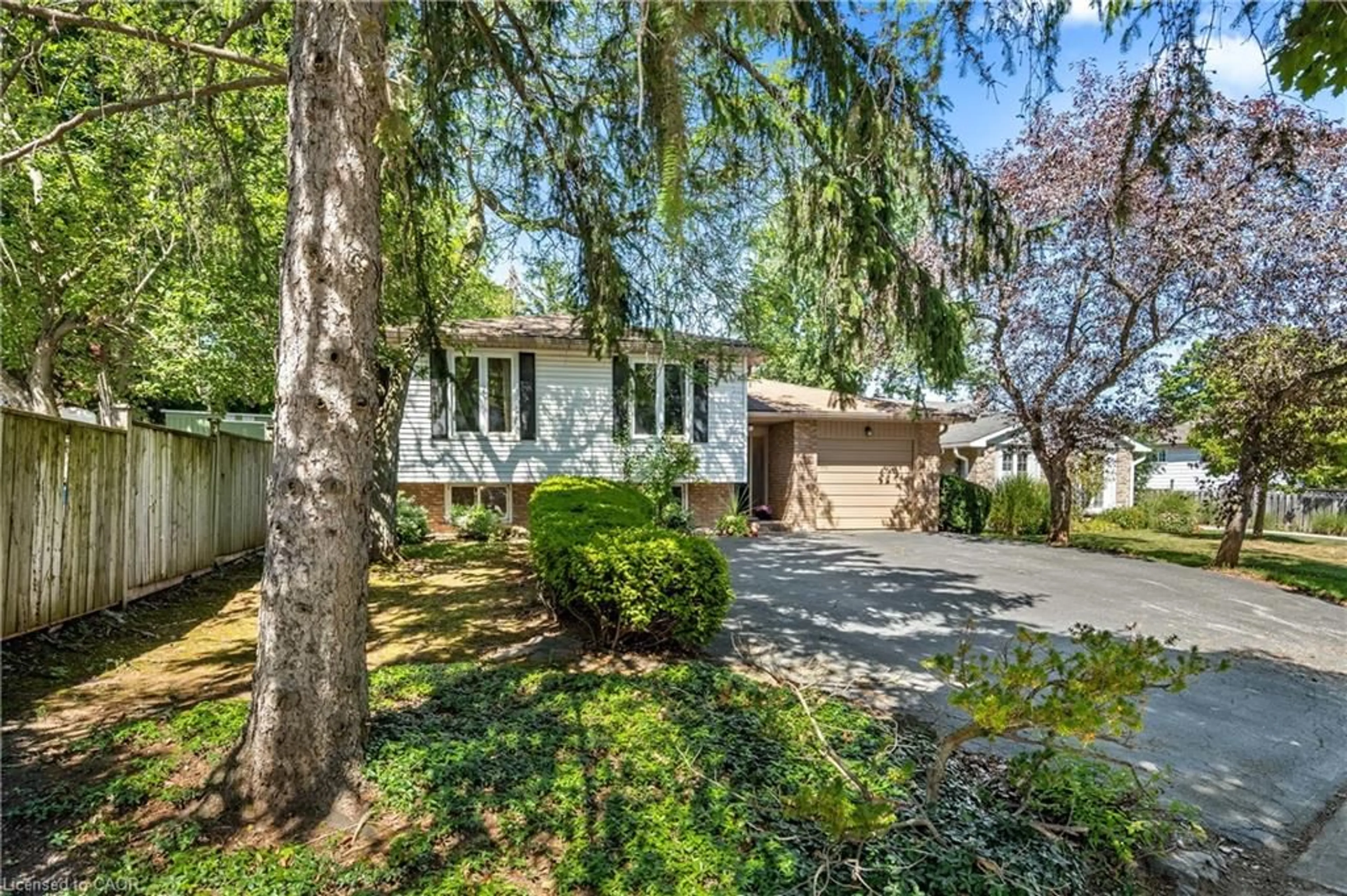 Home with vinyl exterior material, street for 1245 Lakeview Dr, Oakville Ontario L6H 2M7
