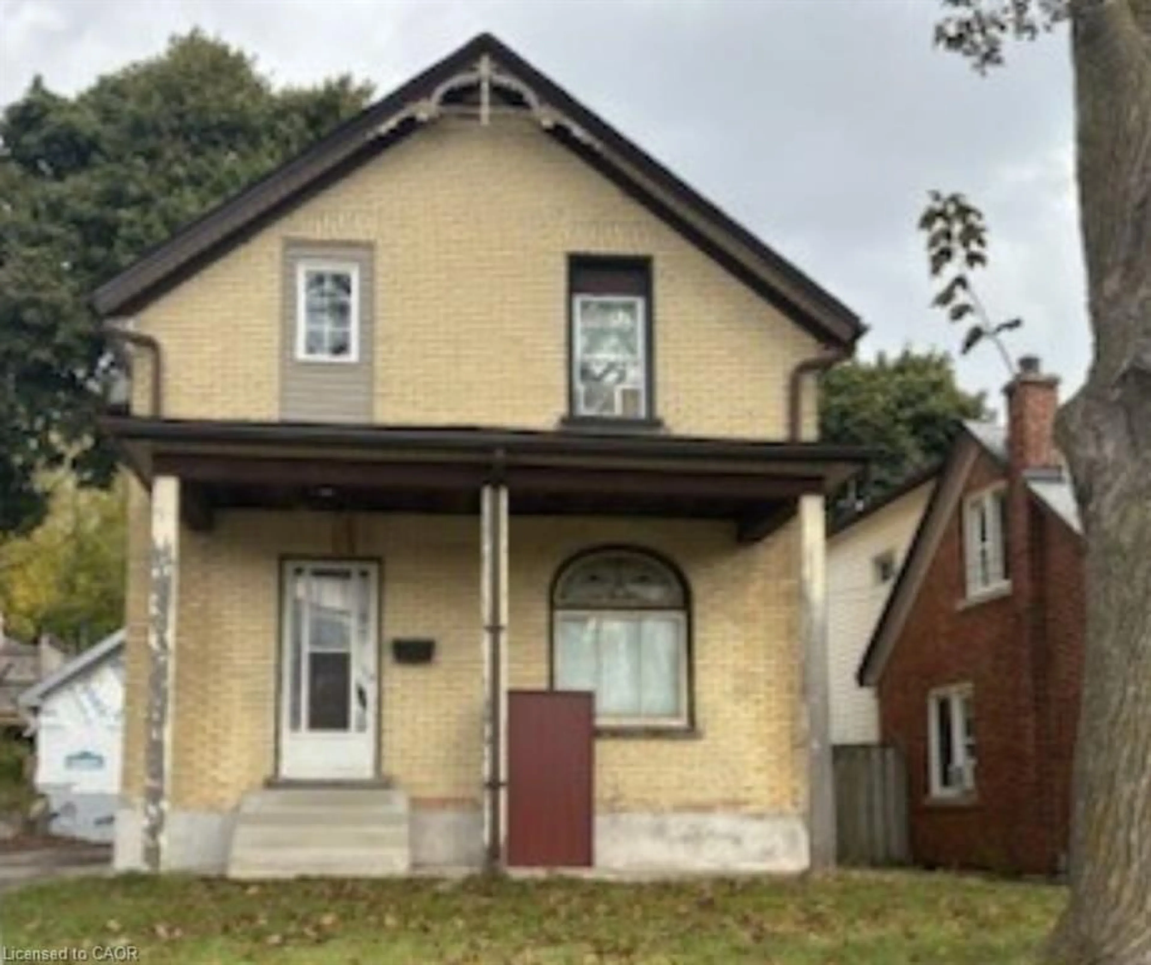 Home with brick exterior material, building for 138 Courtland Ave, Kitchener Ontario N2G 2V1