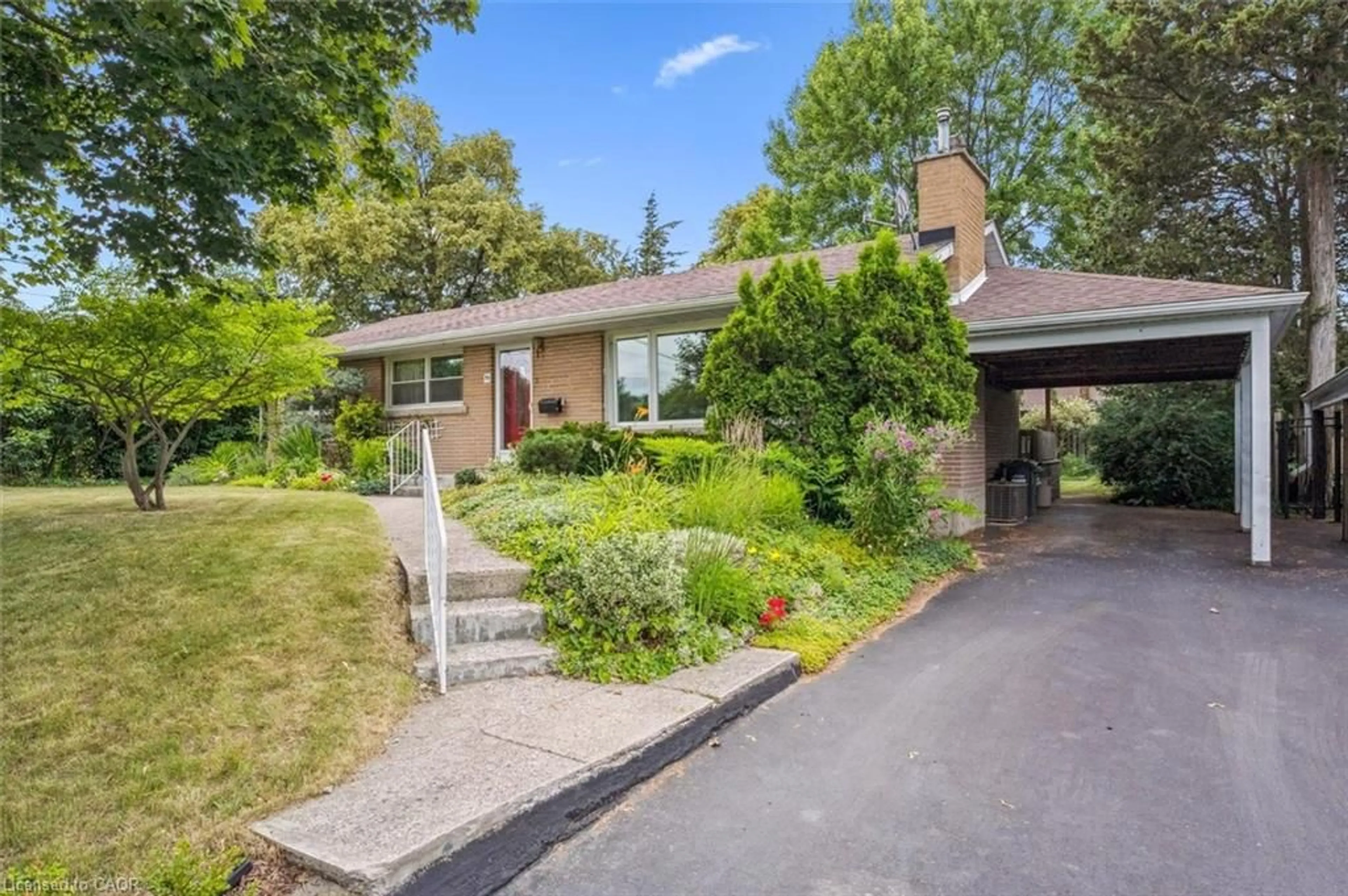 Home with brick exterior material, street for 29 Echo Dr, Guelph Ontario N1G 1H1