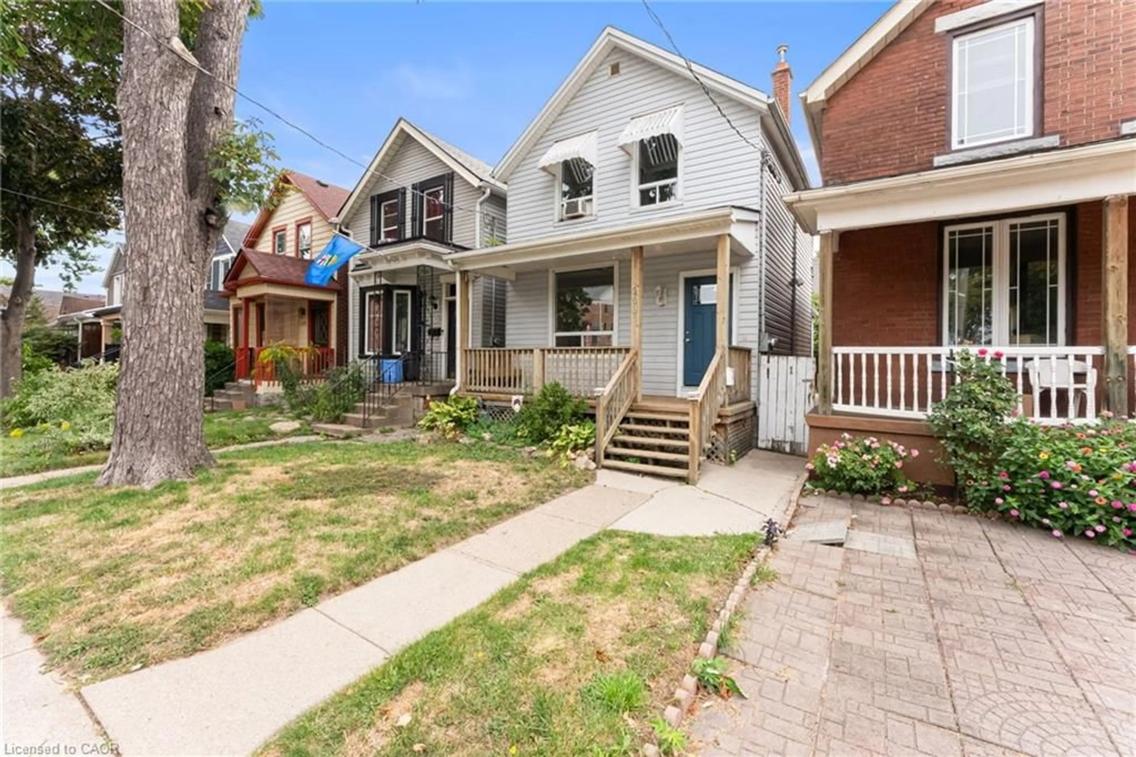 Home with brick exterior material, street for 208 East Ave, Hamilton Ontario L8L 5J3