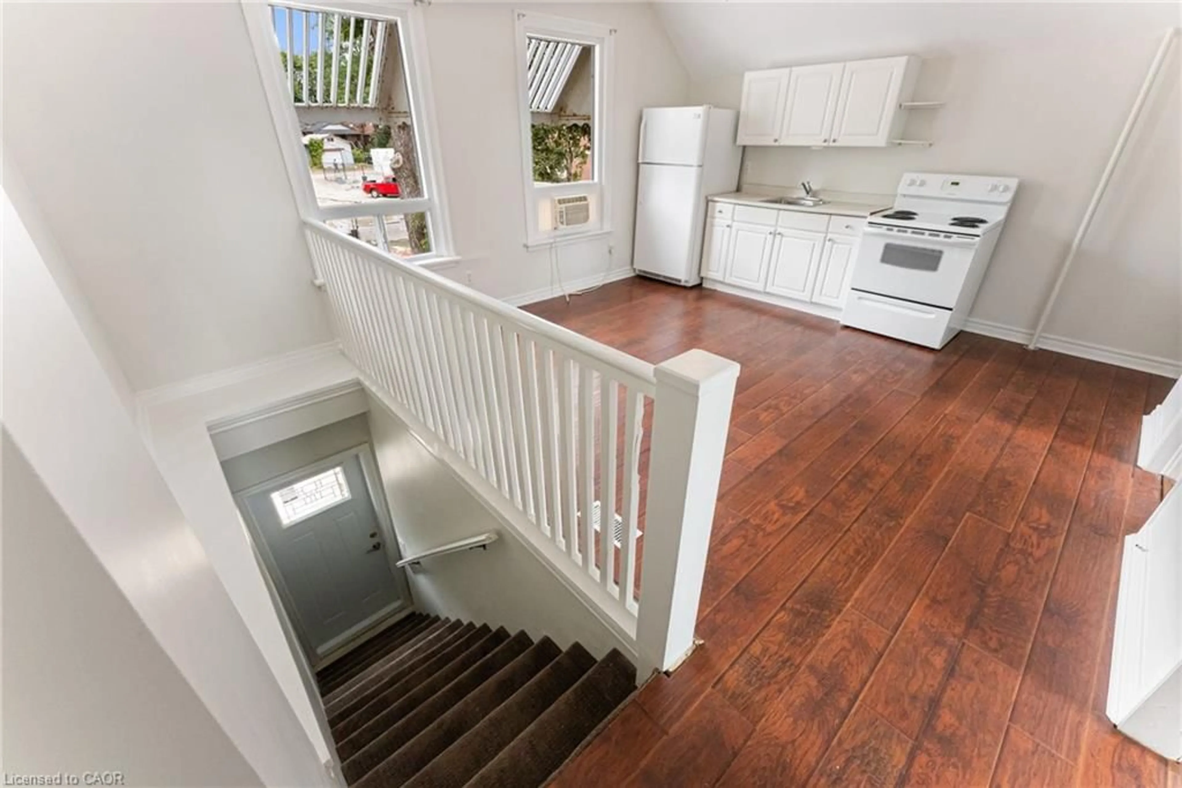 Stairs for 208 East Ave, Hamilton Ontario L8L 5J3