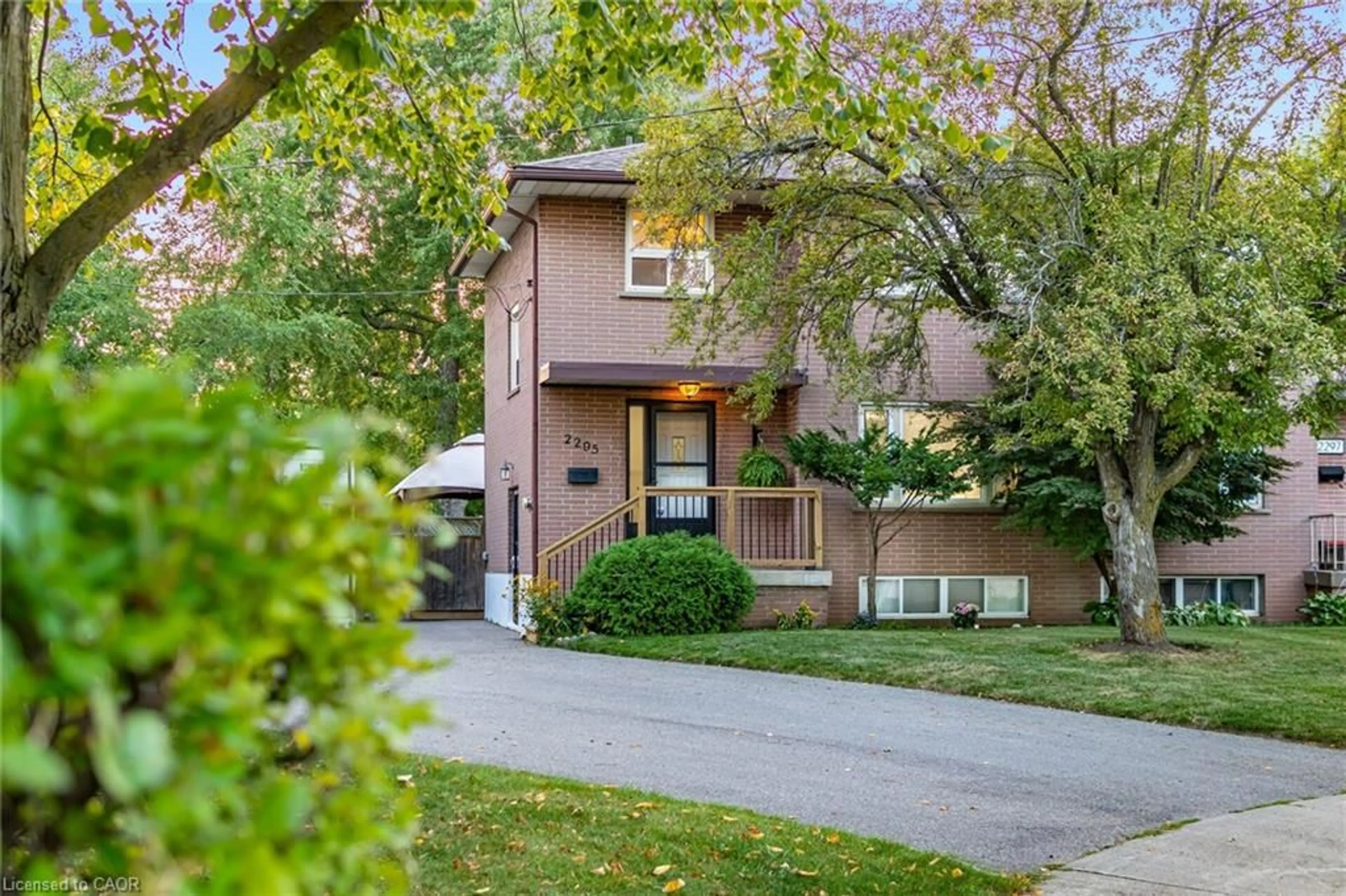Home with brick exterior material, street for 2295 Barclay Rd, Burlington Ontario L7R 2B7