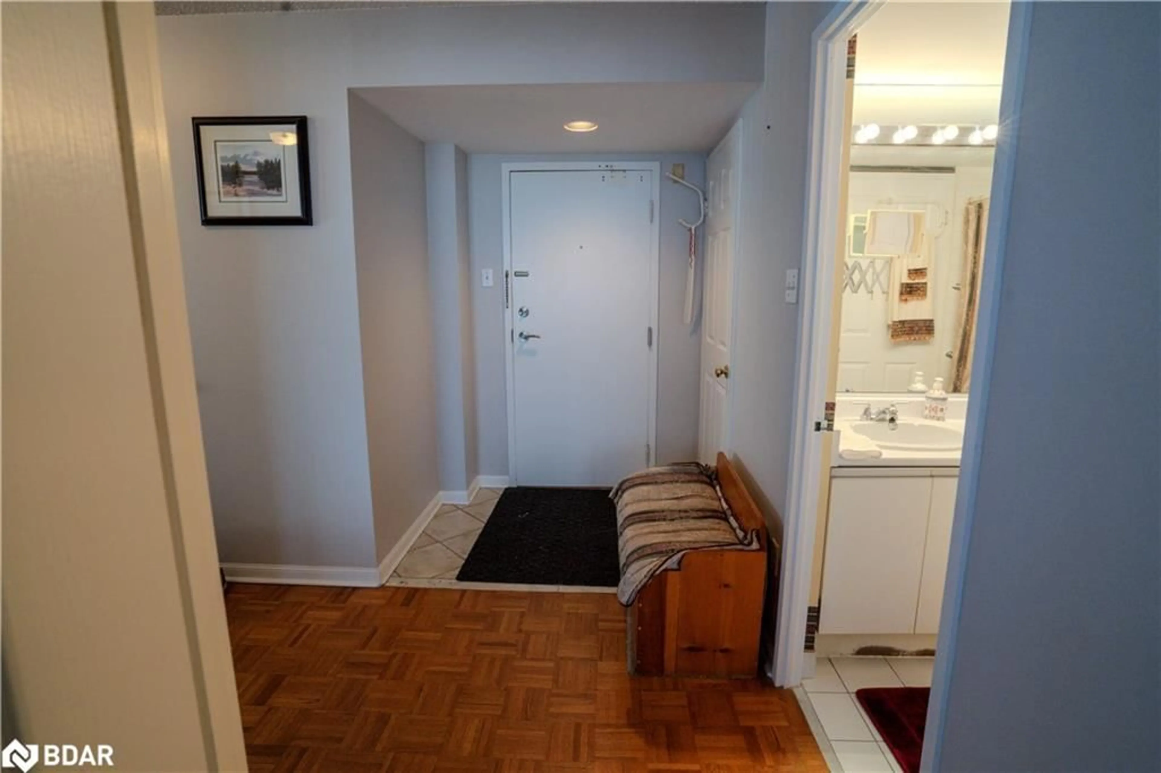 Indoor entryway for 12 Laurelcrest St #1112, Brampton Ontario L6S 5Y4