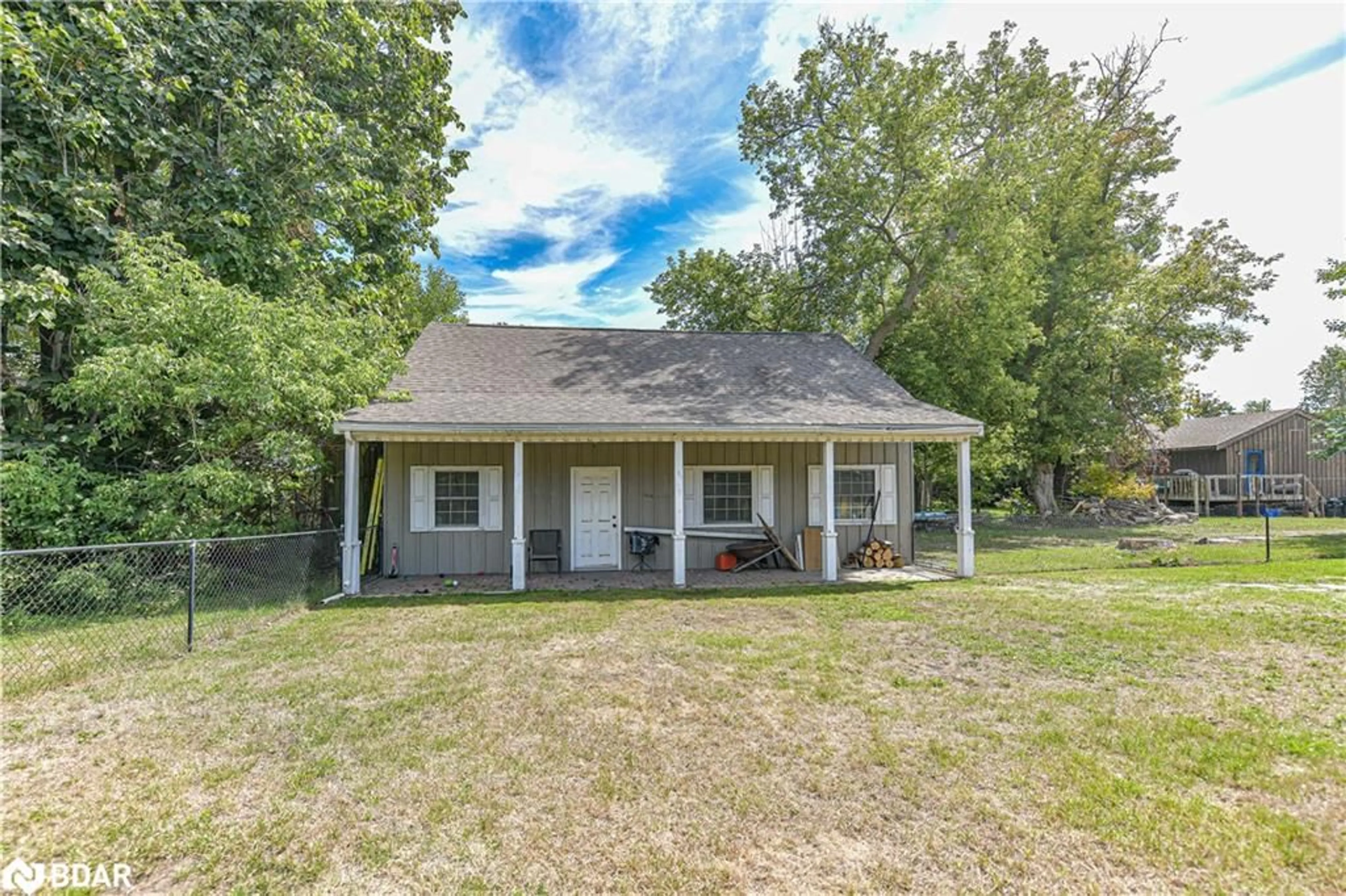 A pic from outside/outdoor area/front of a property/back of a property/a pic from drone, building for 3323 Park Road Rd, Cumberland Beach Ontario L3V 0V9