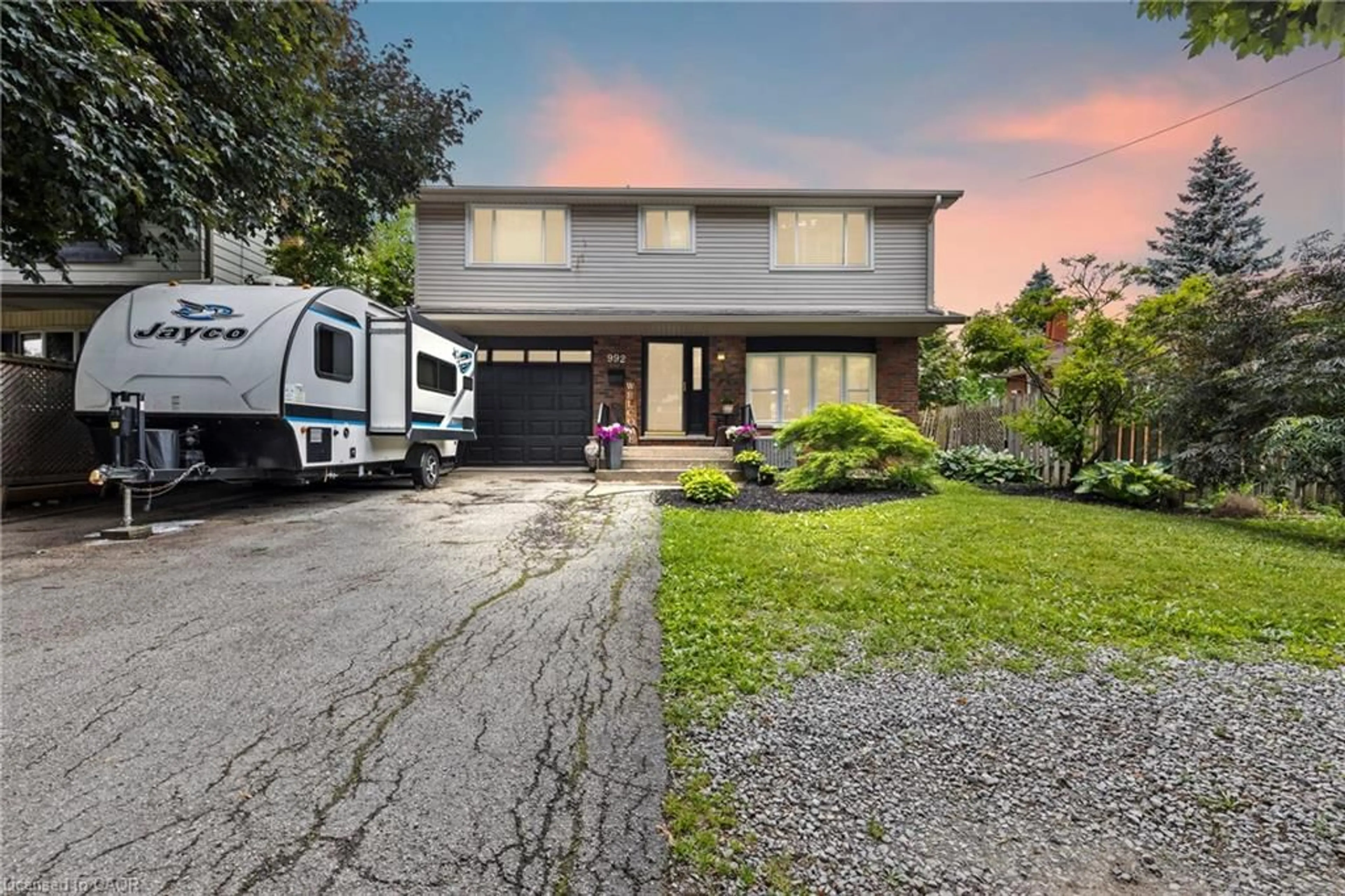 Home with vinyl exterior material, street for 992 Garth St, Hamilton Ontario L9C 4L6