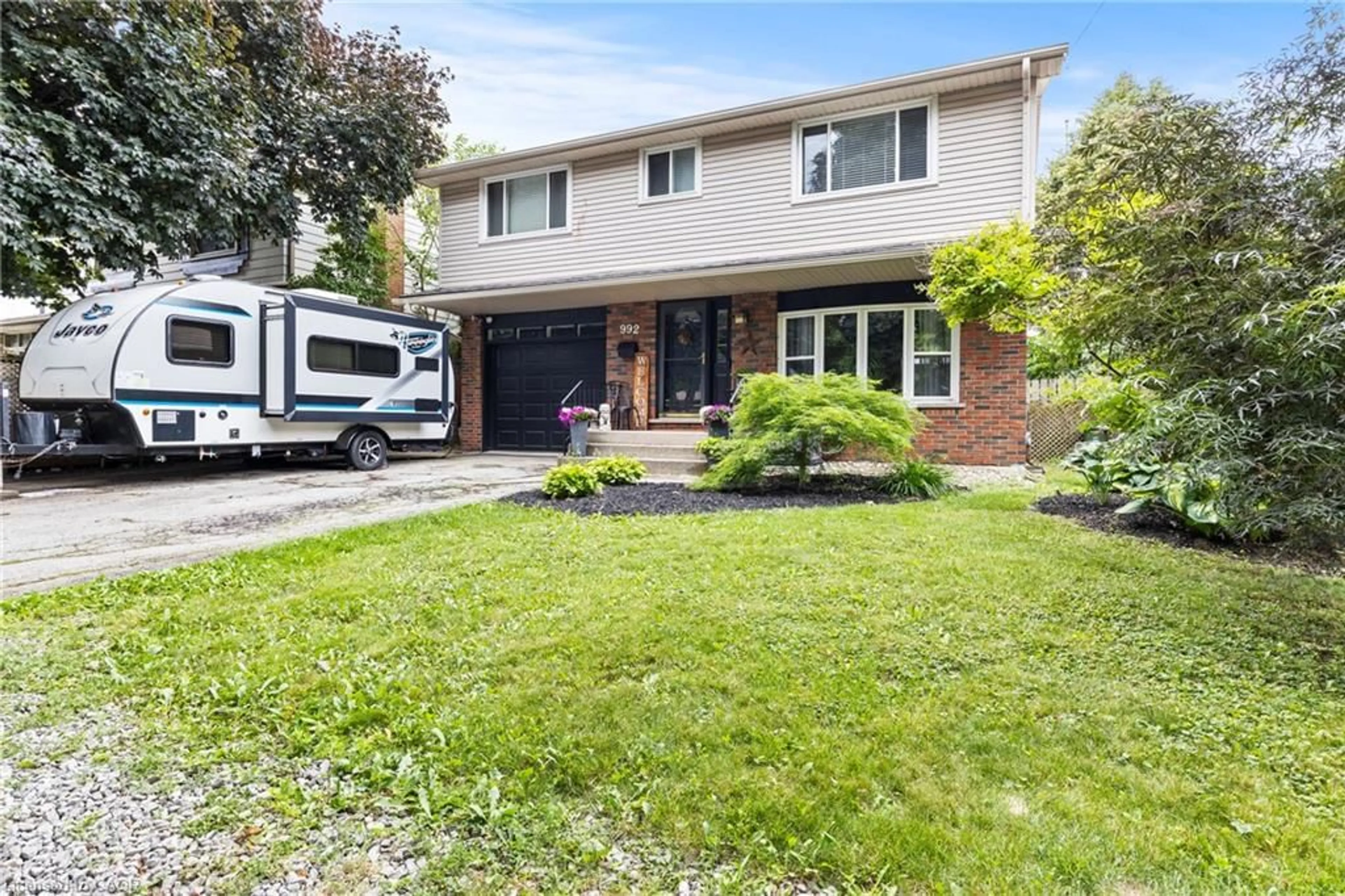 Home with vinyl exterior material, street for 992 Garth St, Hamilton Ontario L9C 4L6