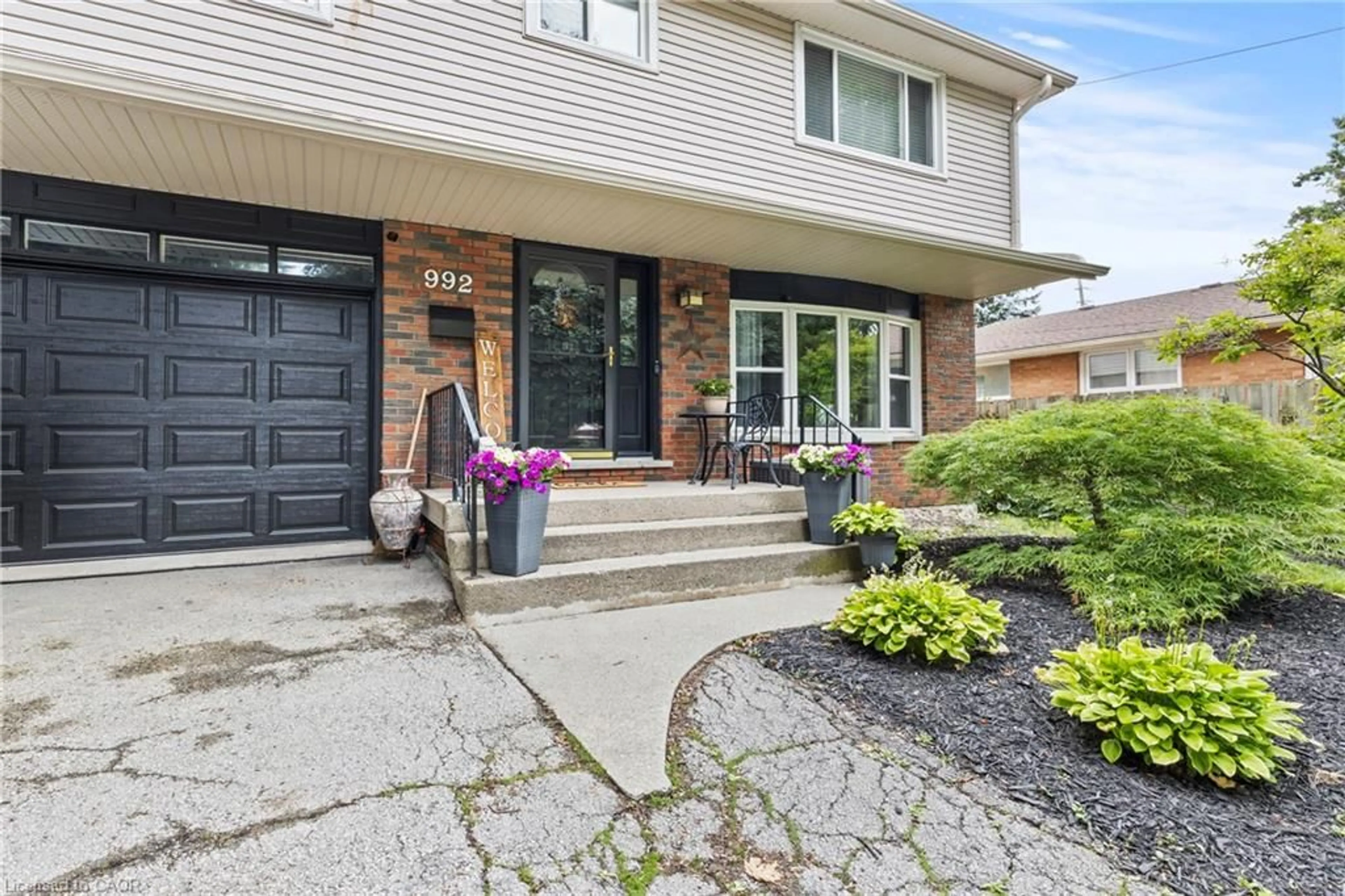 Home with brick exterior material, street for 992 Garth St, Hamilton Ontario L9C 4L6