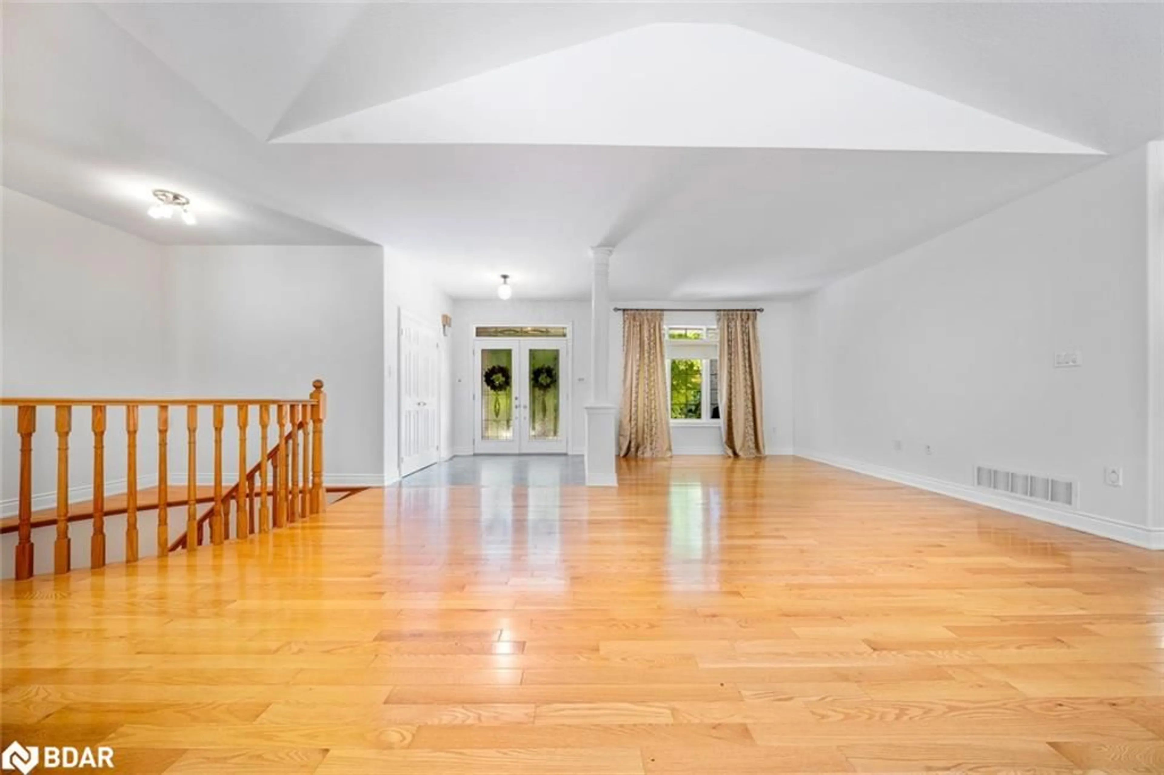 Indoor foyer for 1882 Providence Lane, Severn Ontario L3V 0V6