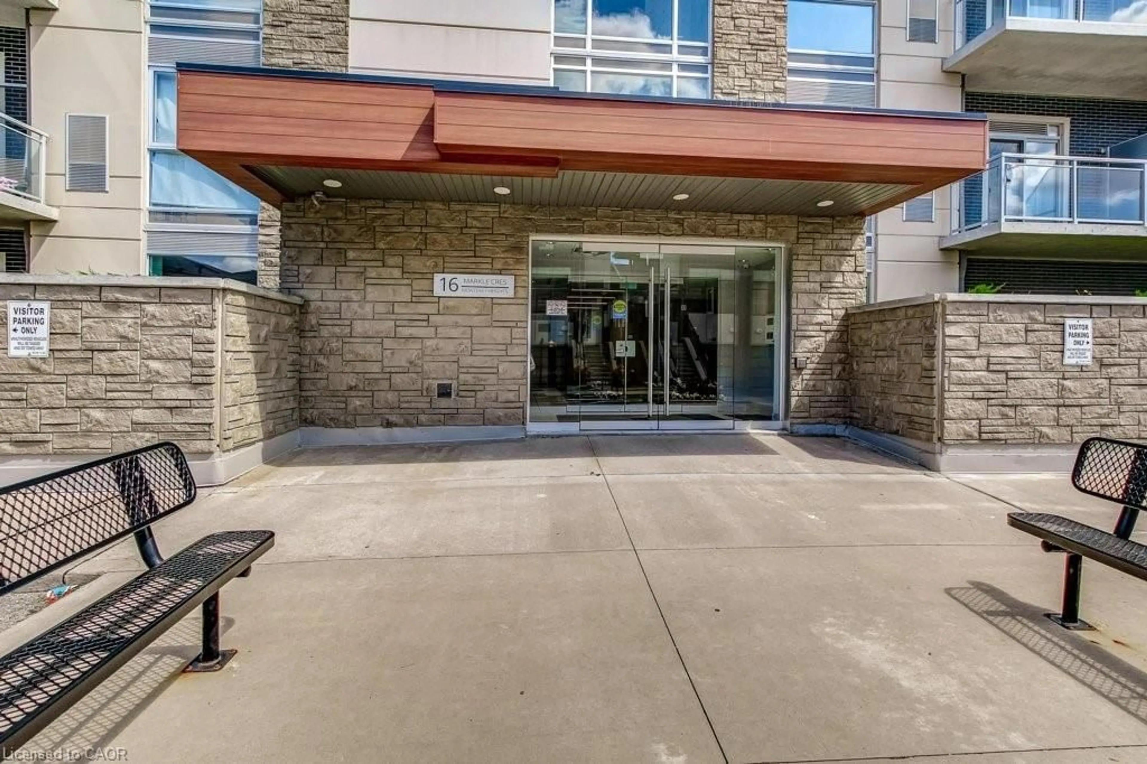 Patio, building for 16 Markle Cres #311, Ancaster Ontario L9G 0H4