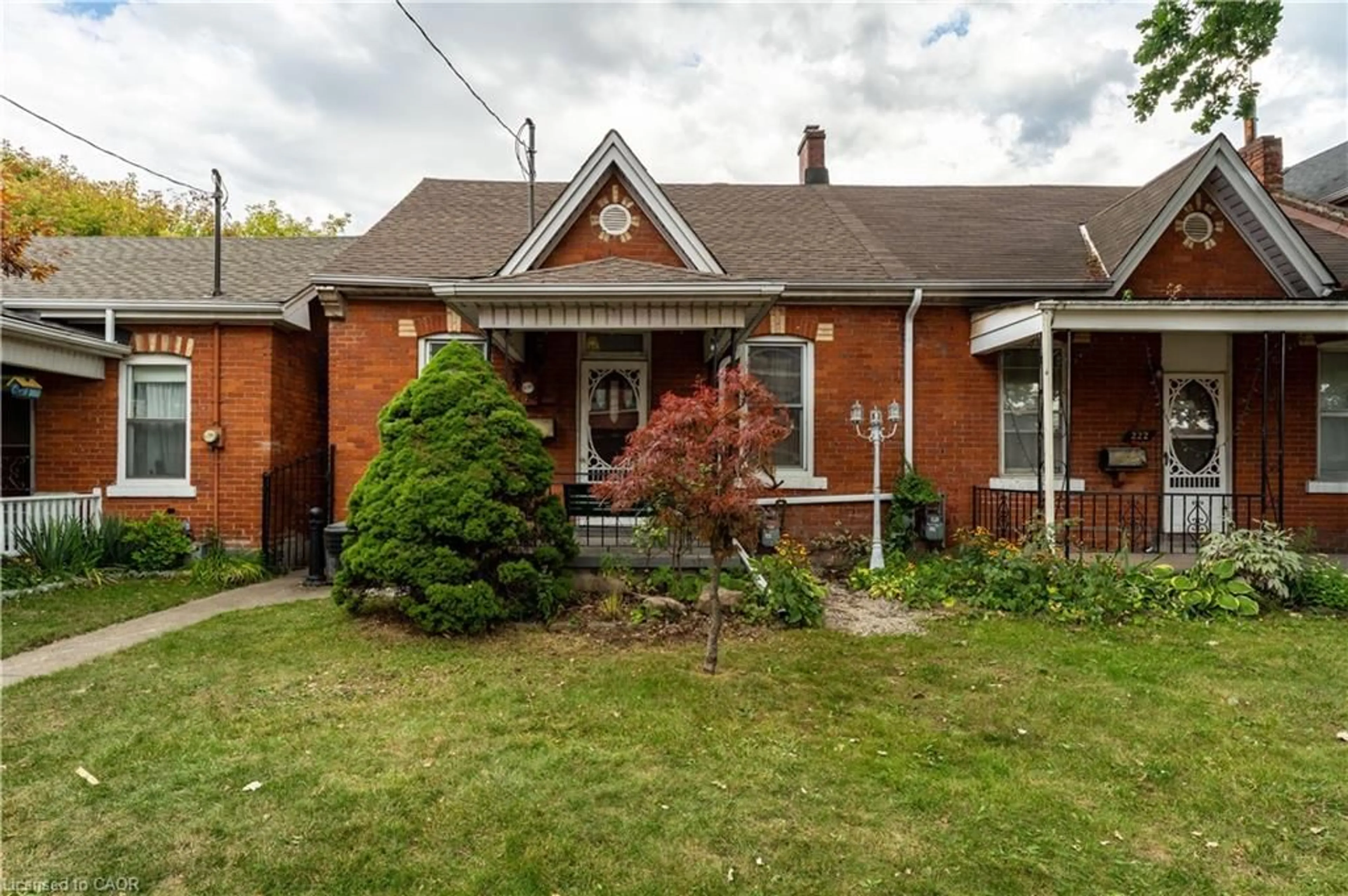Home with brick exterior material, street for 224 East Ave, Hamilton Ontario L8L 5J3