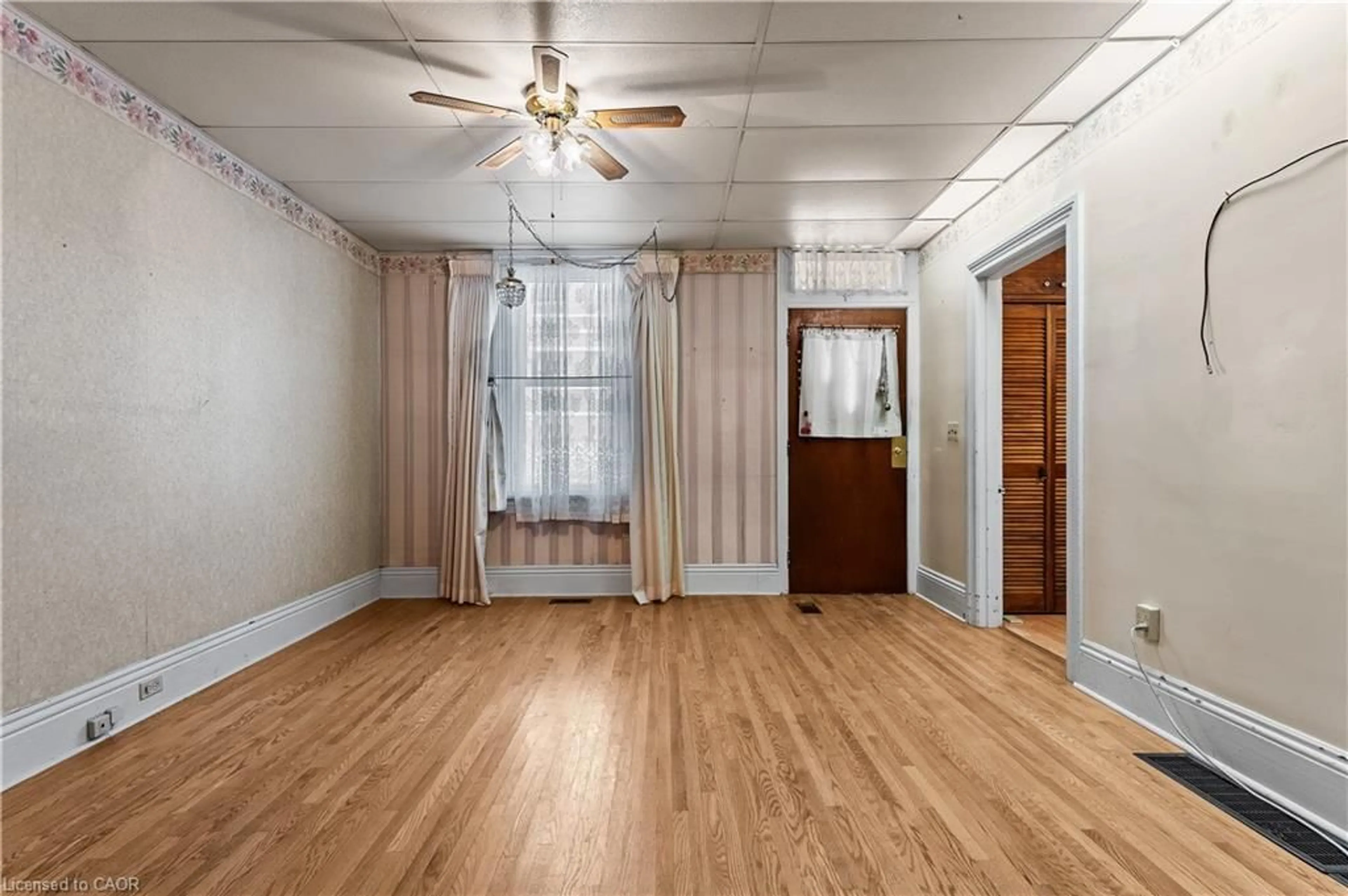 A pic of a room for 224 East Ave, Hamilton Ontario L8L 5J3