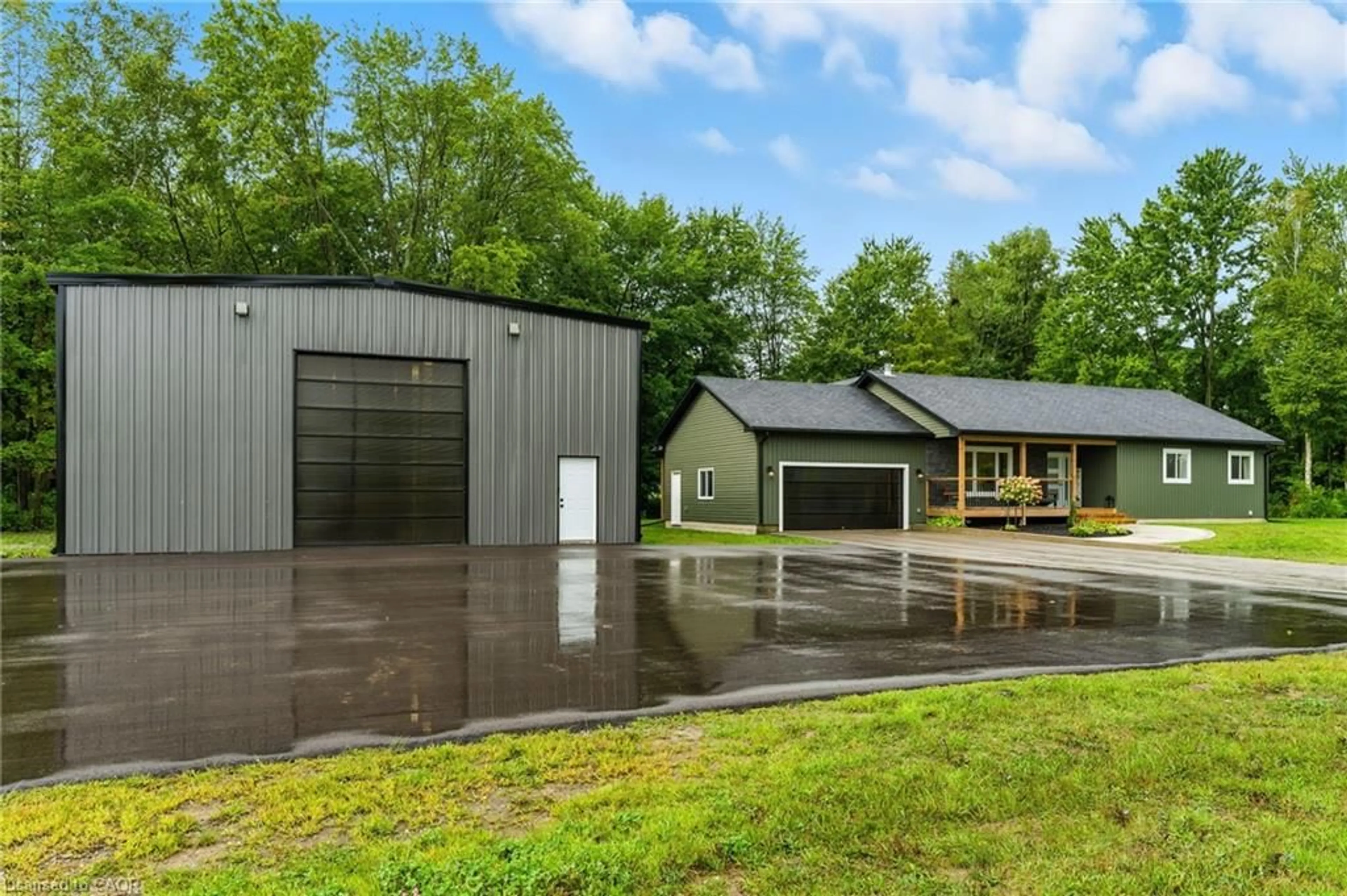 Indoor garage for 7504 Indian Line, Wilsonville Ontario N0E 1Z0
