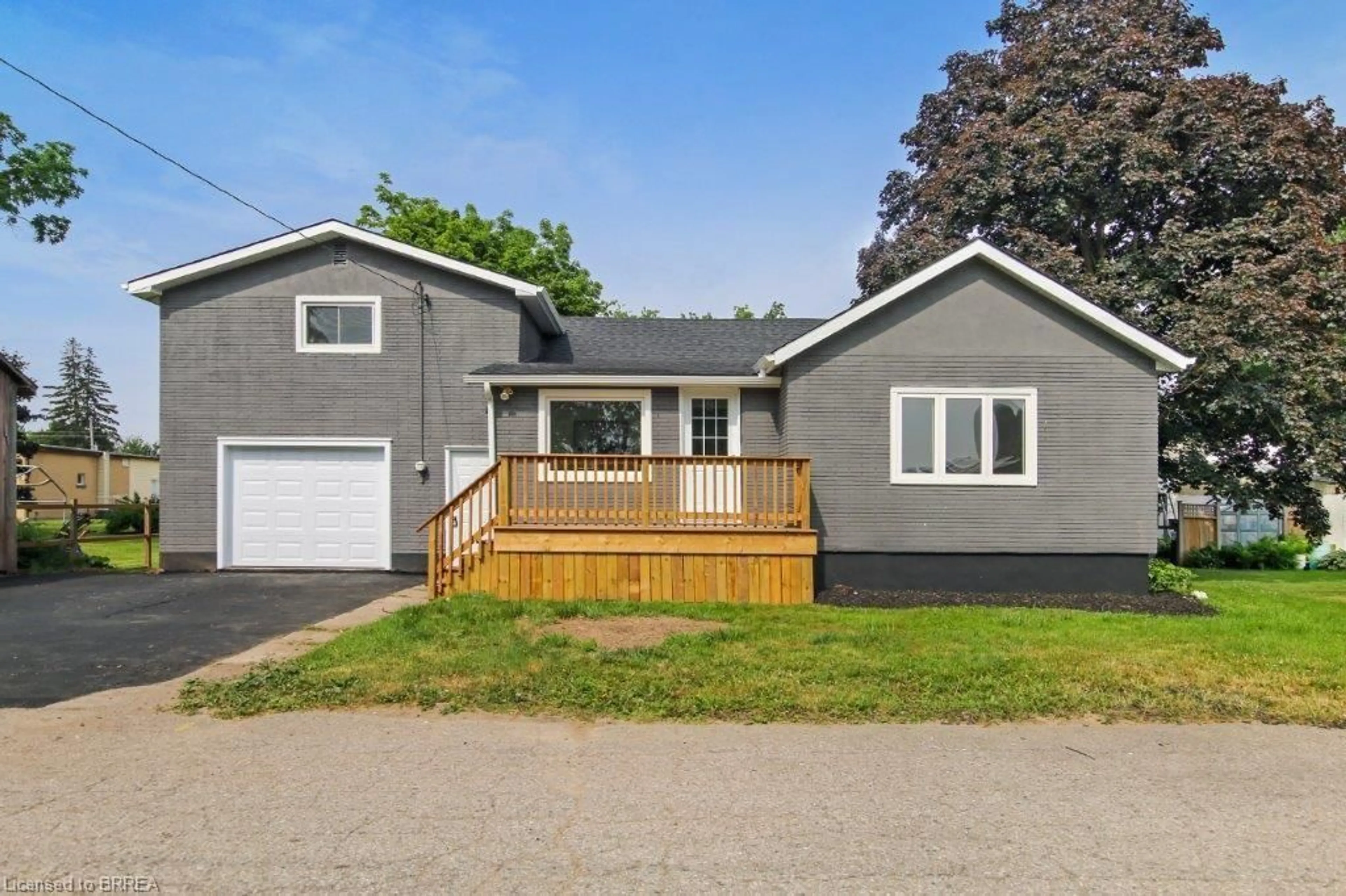 Home with vinyl exterior material, street for 8 Rolph St, Brownsville Ontario N0L 1C0