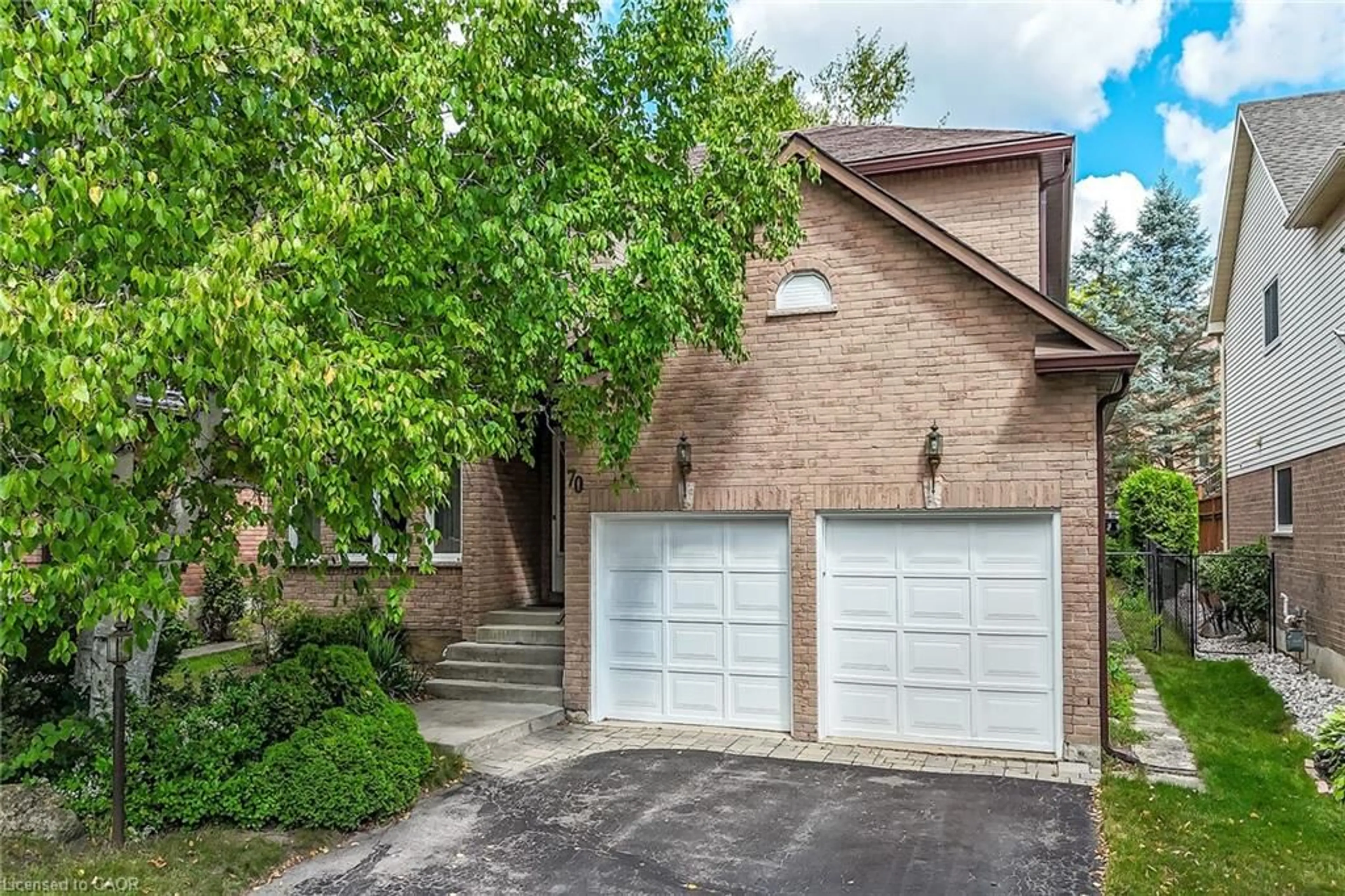 Home with brick exterior material, street for 70 Golfview Cres, Dundas Ontario L9H 6T6