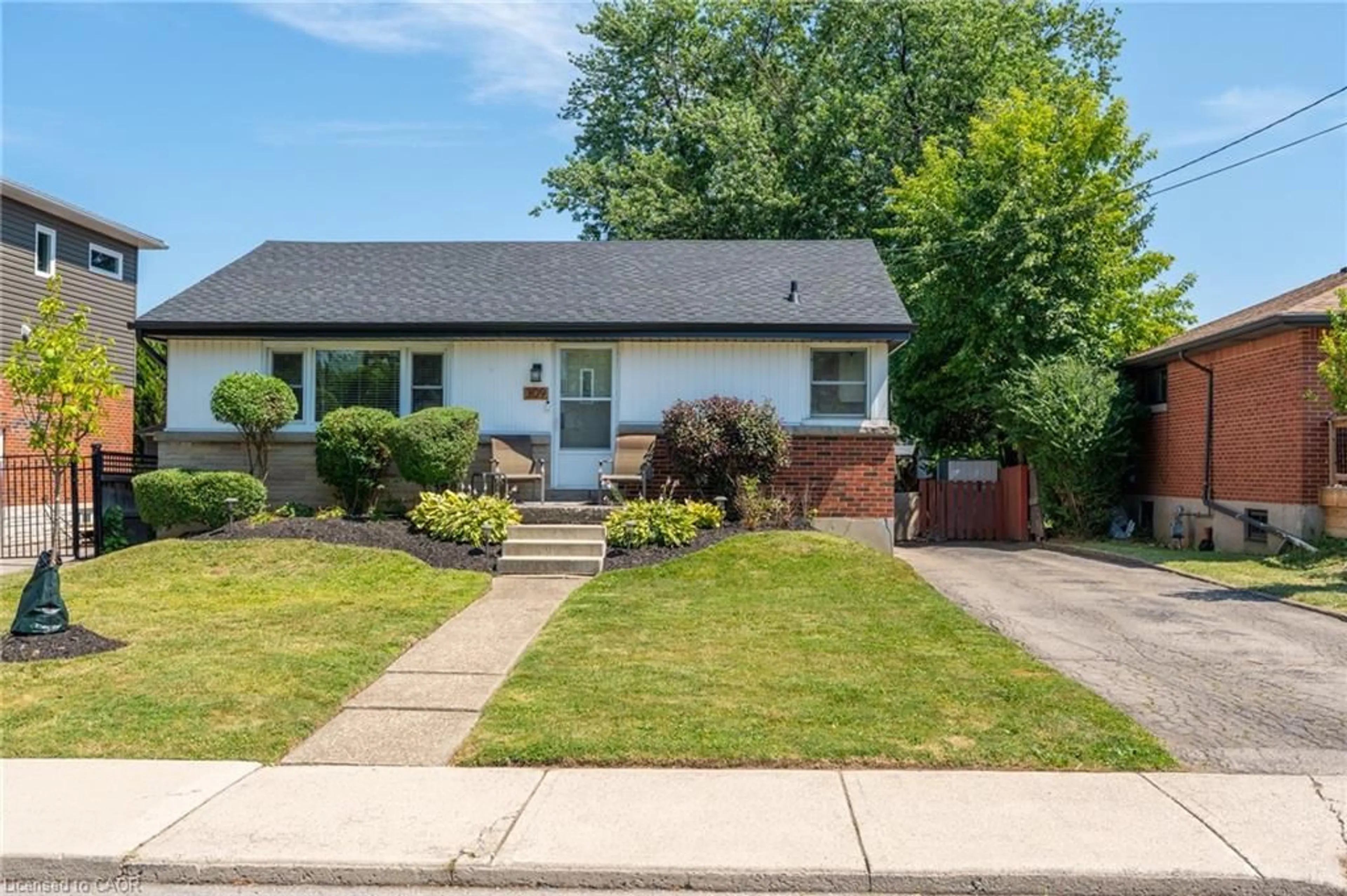 Home with vinyl exterior material, street for 309 East 45th St, Hamilton Ontario L8T 3K7