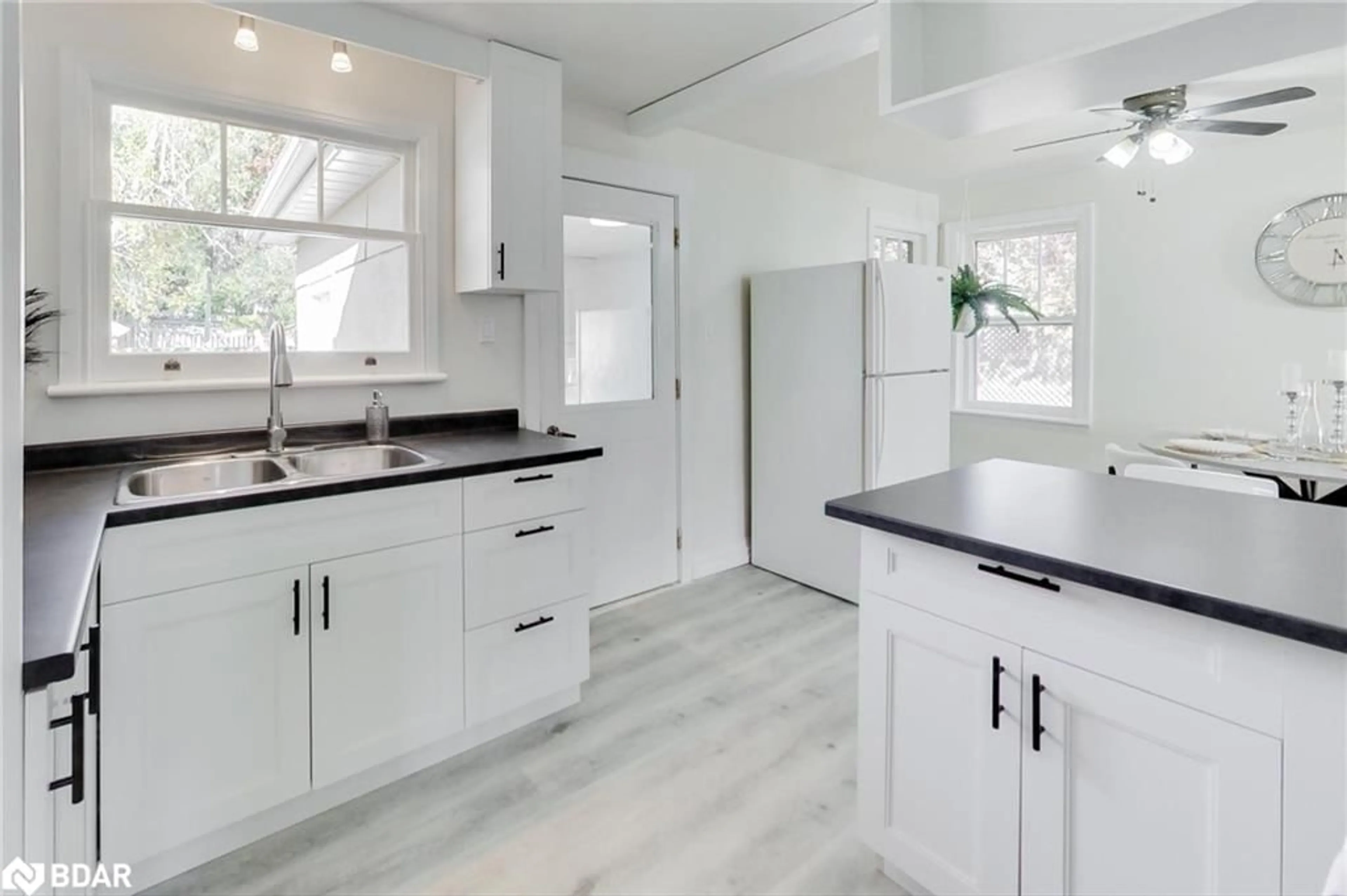 Unknown for 20 Rose Avenue, Orillia Ontario L3V 2N5