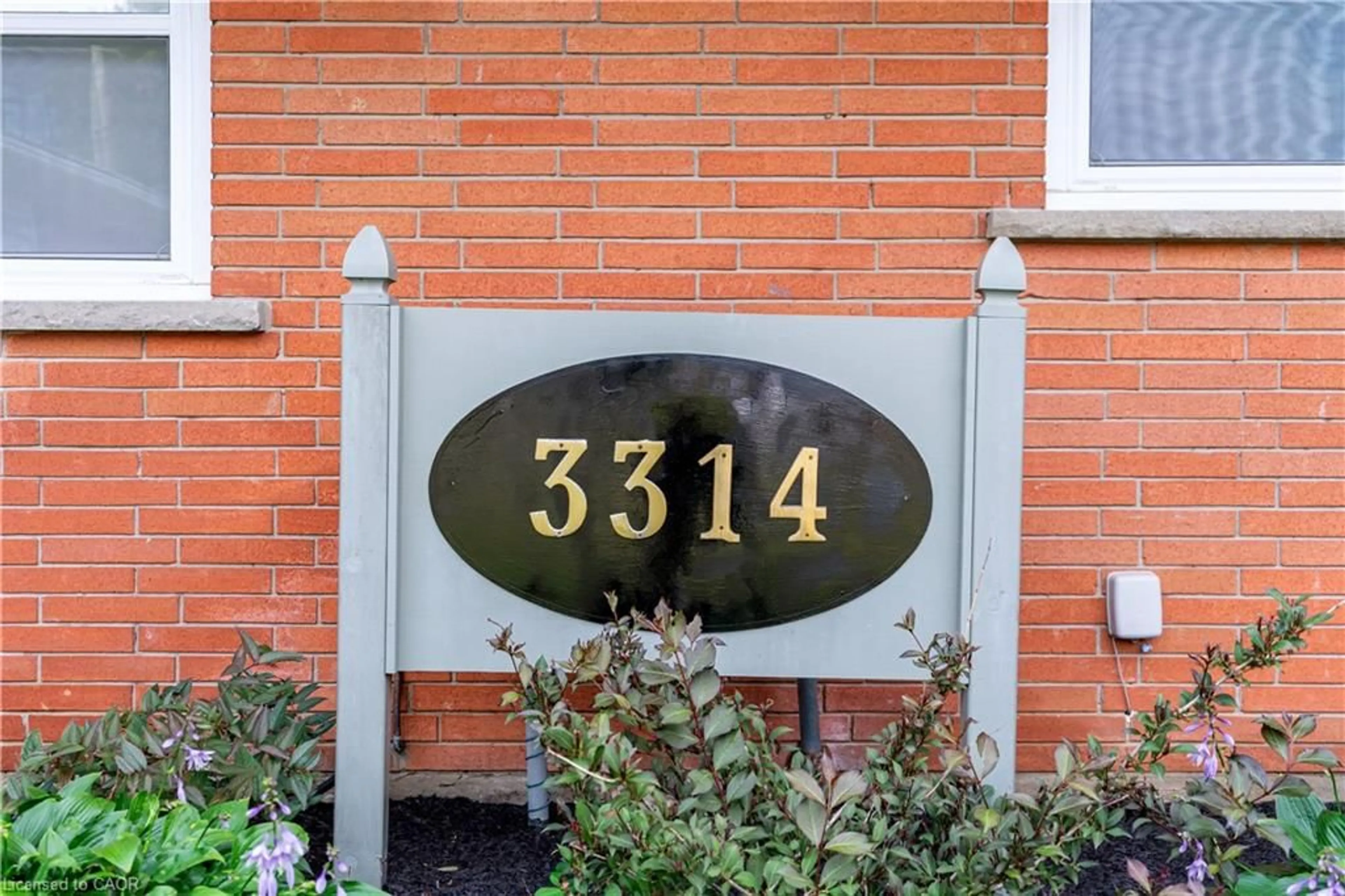 Indoor entryway for 2-3314 Menno St, Vineland Ontario L0R 2C0