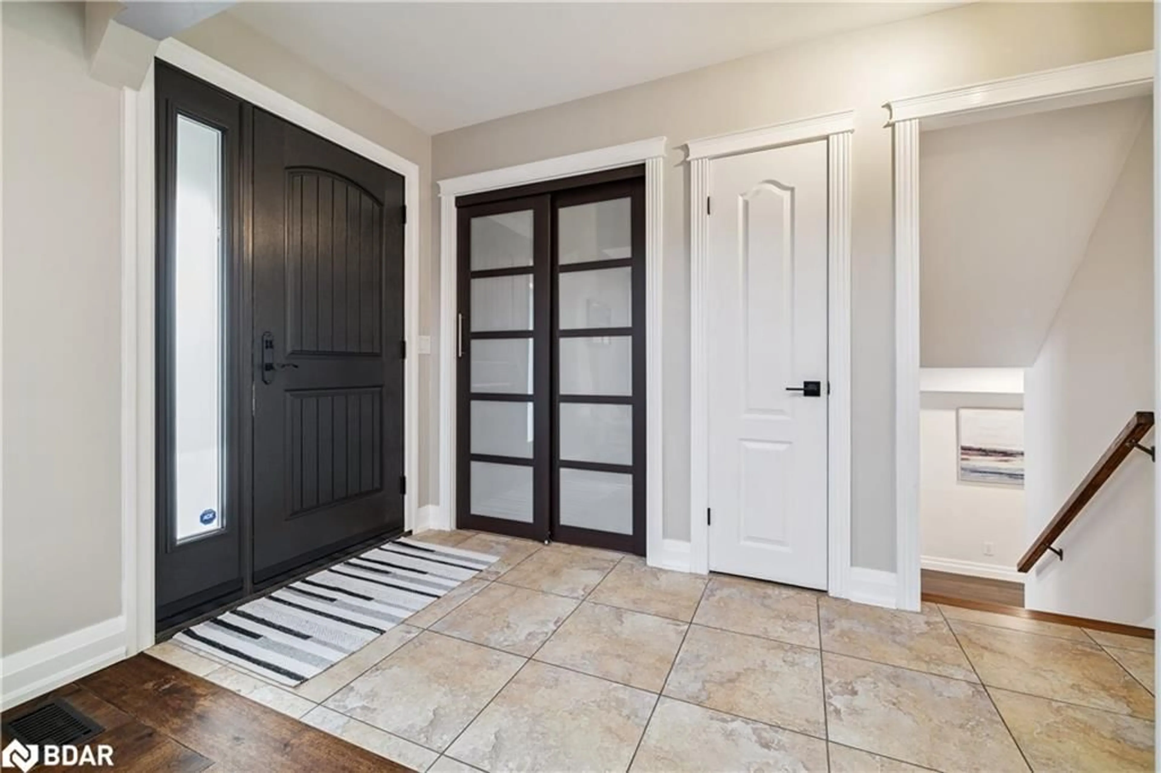 Indoor entryway for 193 Appleby Line, Burlington Ontario L7L 2X3