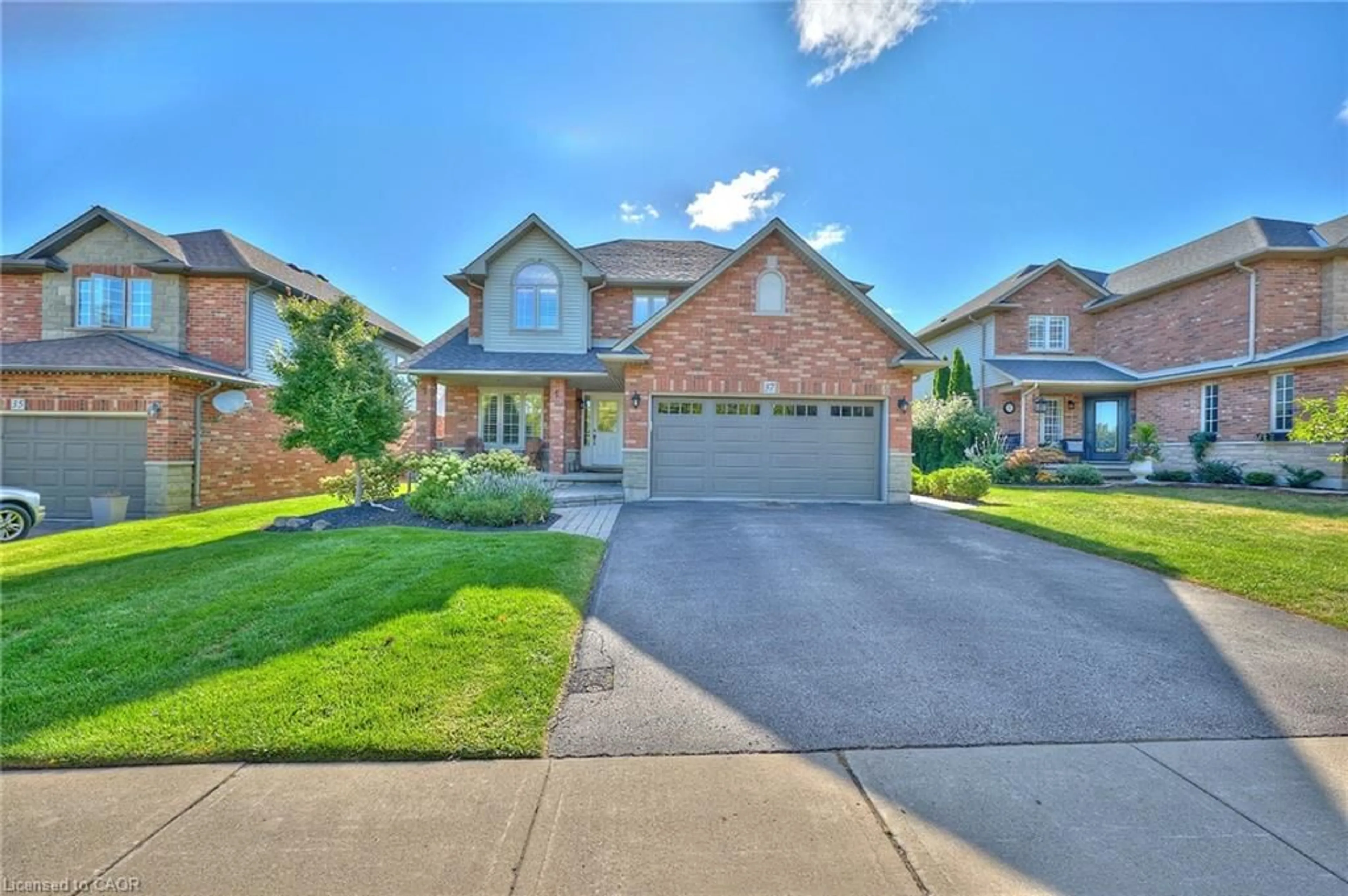 Home with brick exterior material, street for 37 George St, Grimsby Ontario L3M 3Y5