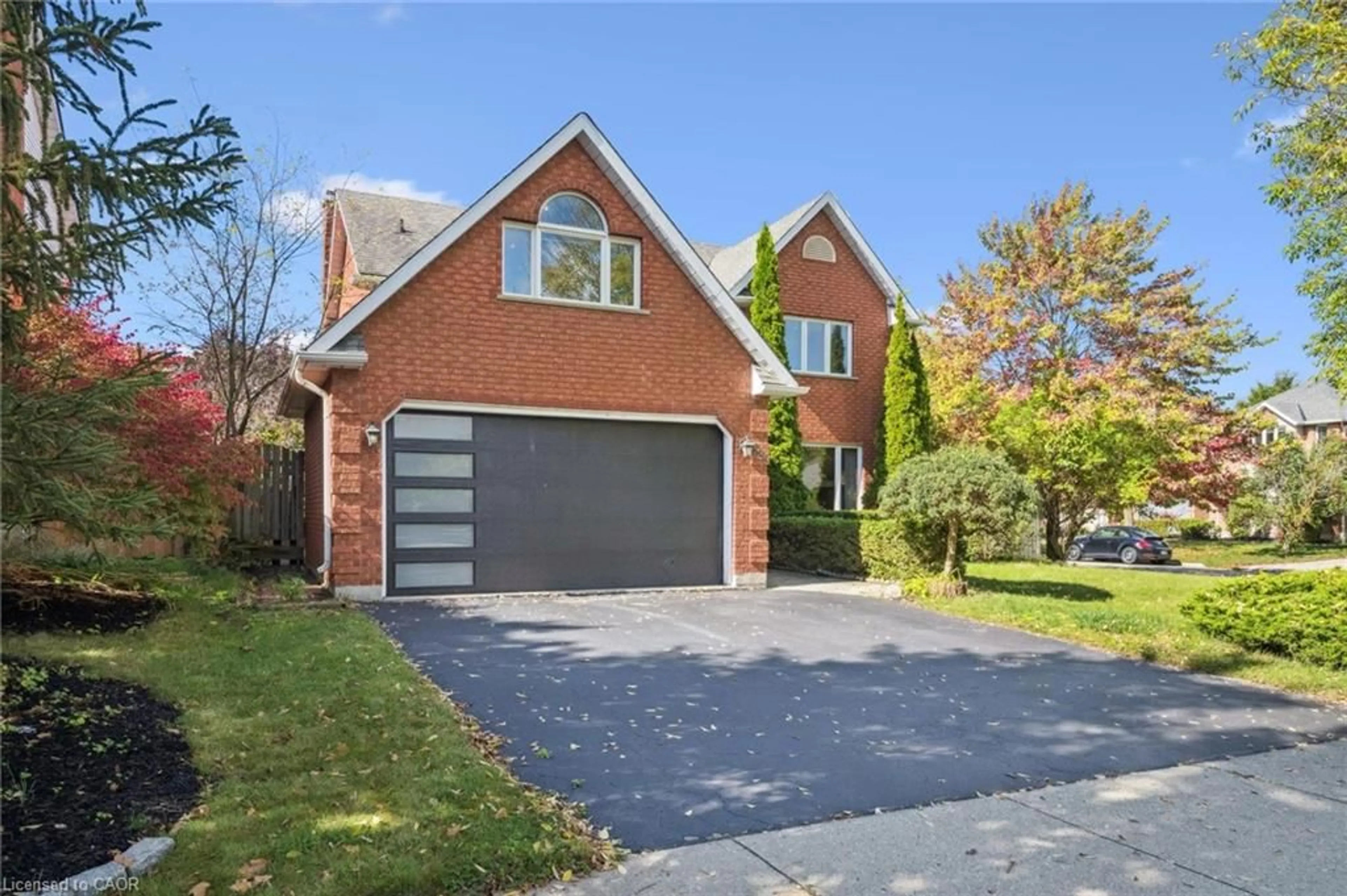 Home with brick exterior material, street for 599 Beechwood Dr, Waterloo Ontario N2T 1Z4