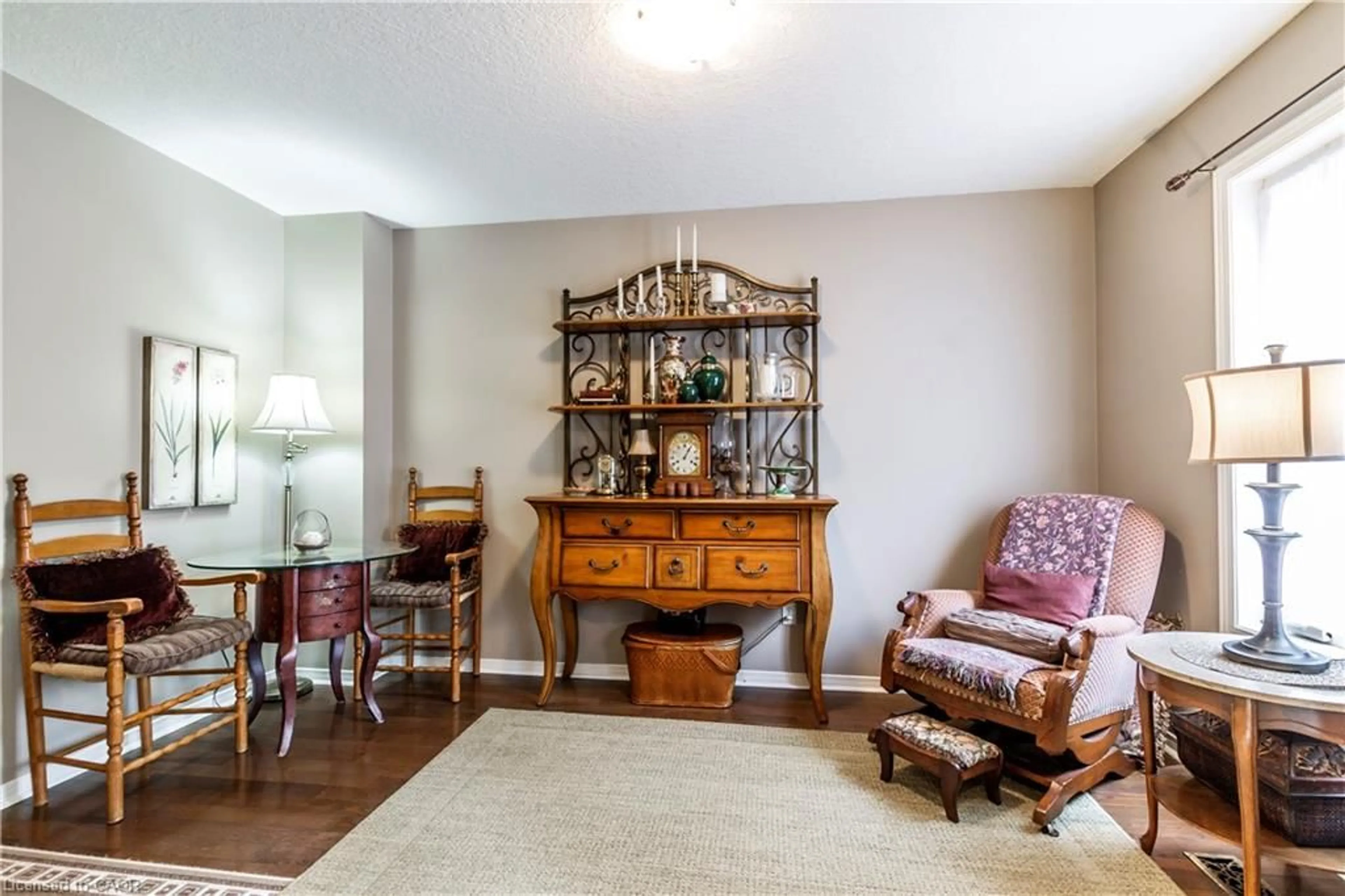 Living room with furniture, unknown for 13 Ferncliffe St, Cambridge Ontario N1T 2C8