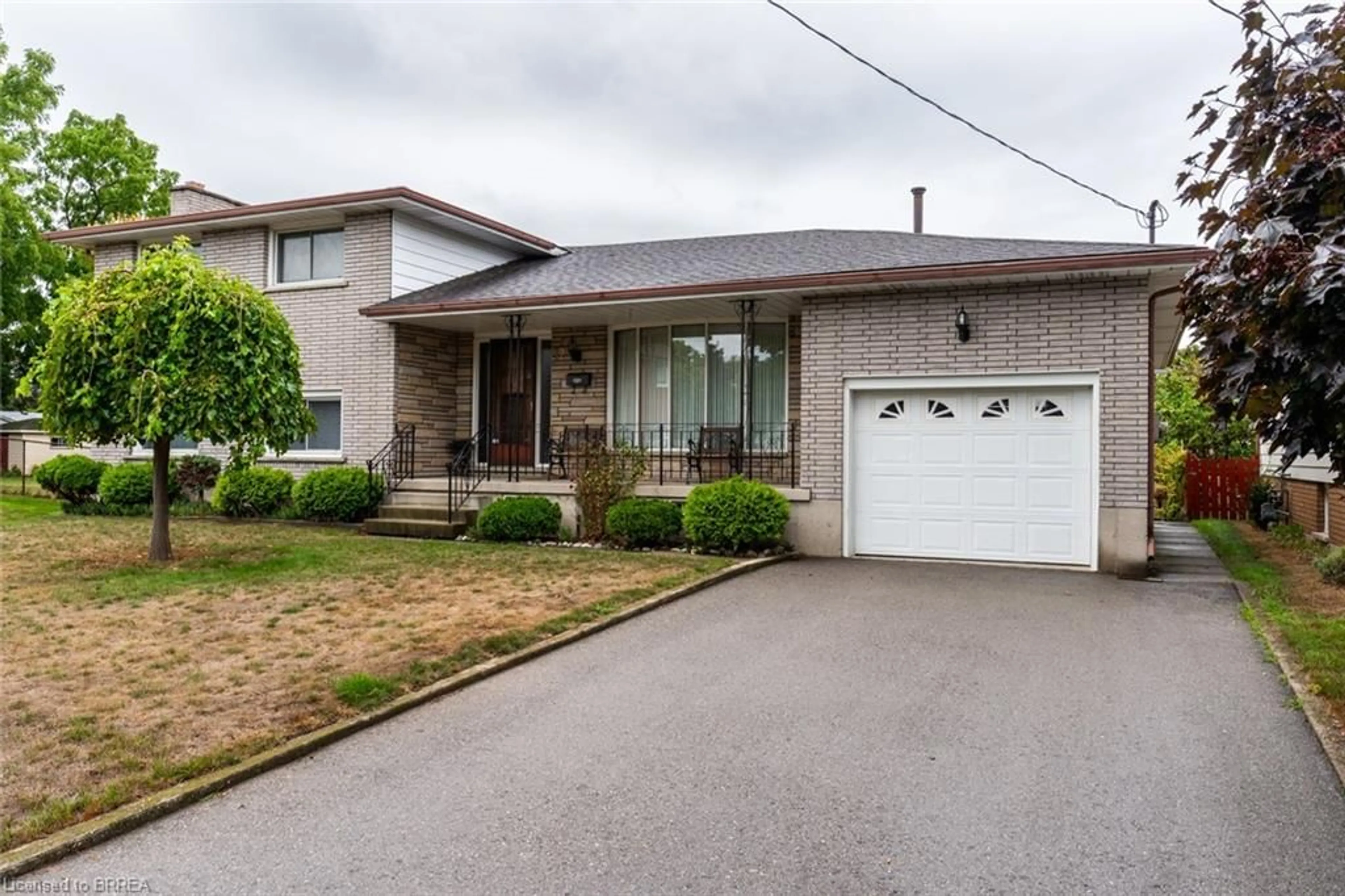 Home with brick exterior material, street for 32 Avondale Cres, Brantford Ontario N3S 4L5