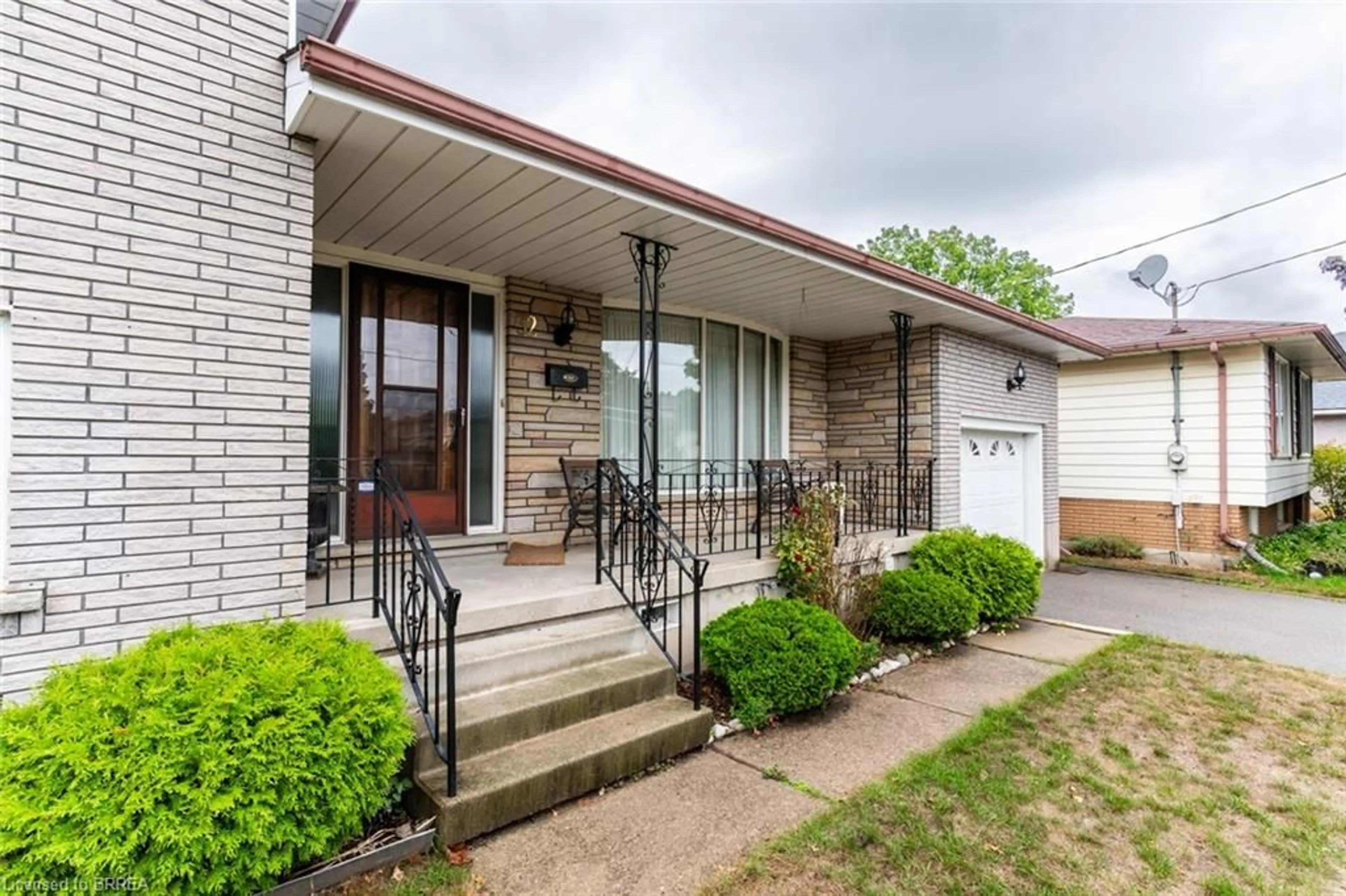 Home with brick exterior material, street for 32 Avondale Cres, Brantford Ontario N3S 4L5
