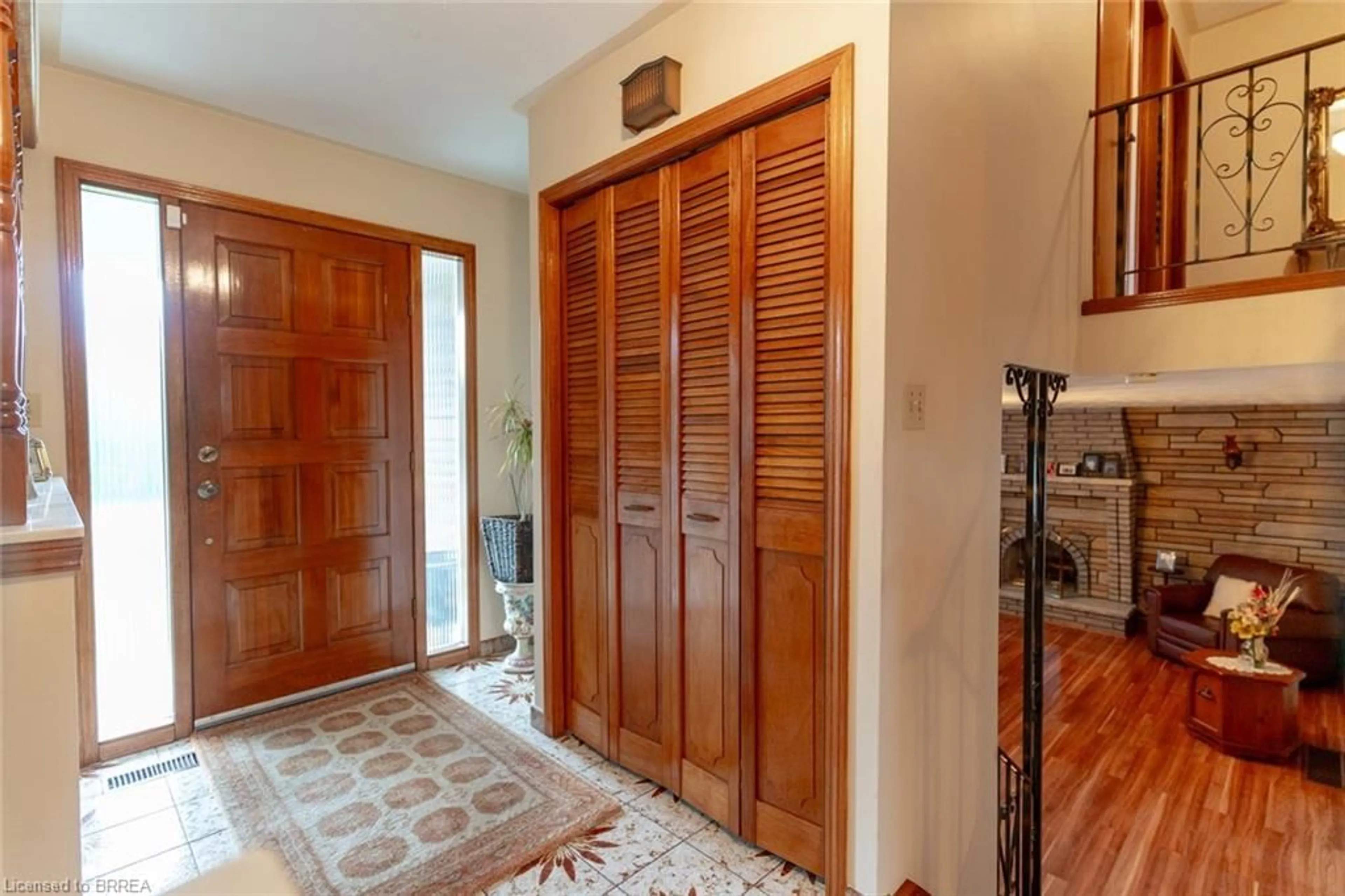Indoor entryway for 32 Avondale Cres, Brantford Ontario N3S 4L5