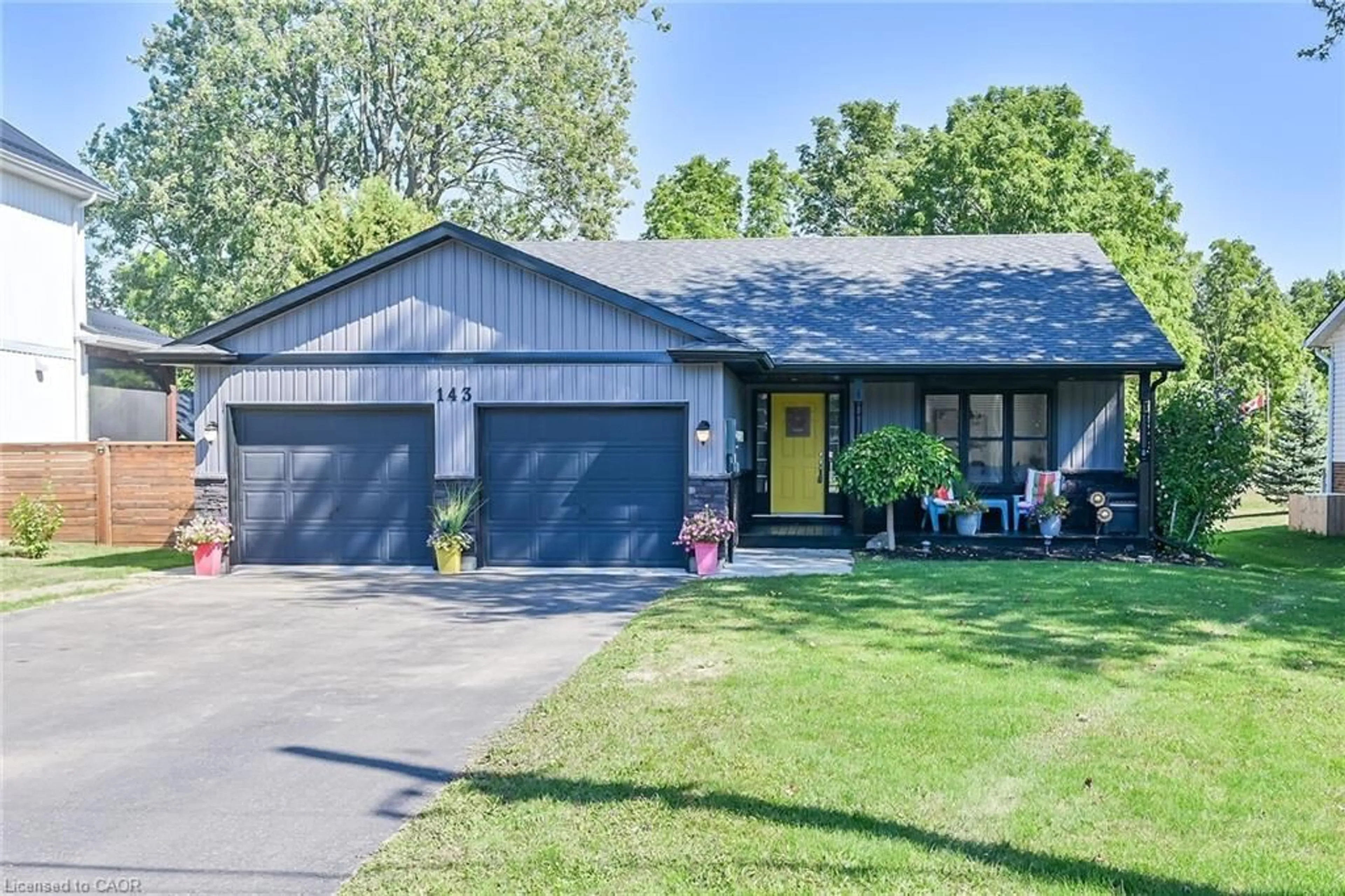 Home with vinyl exterior material, street for 143 Concession Rd, Dunnville Ontario N1A 1K9