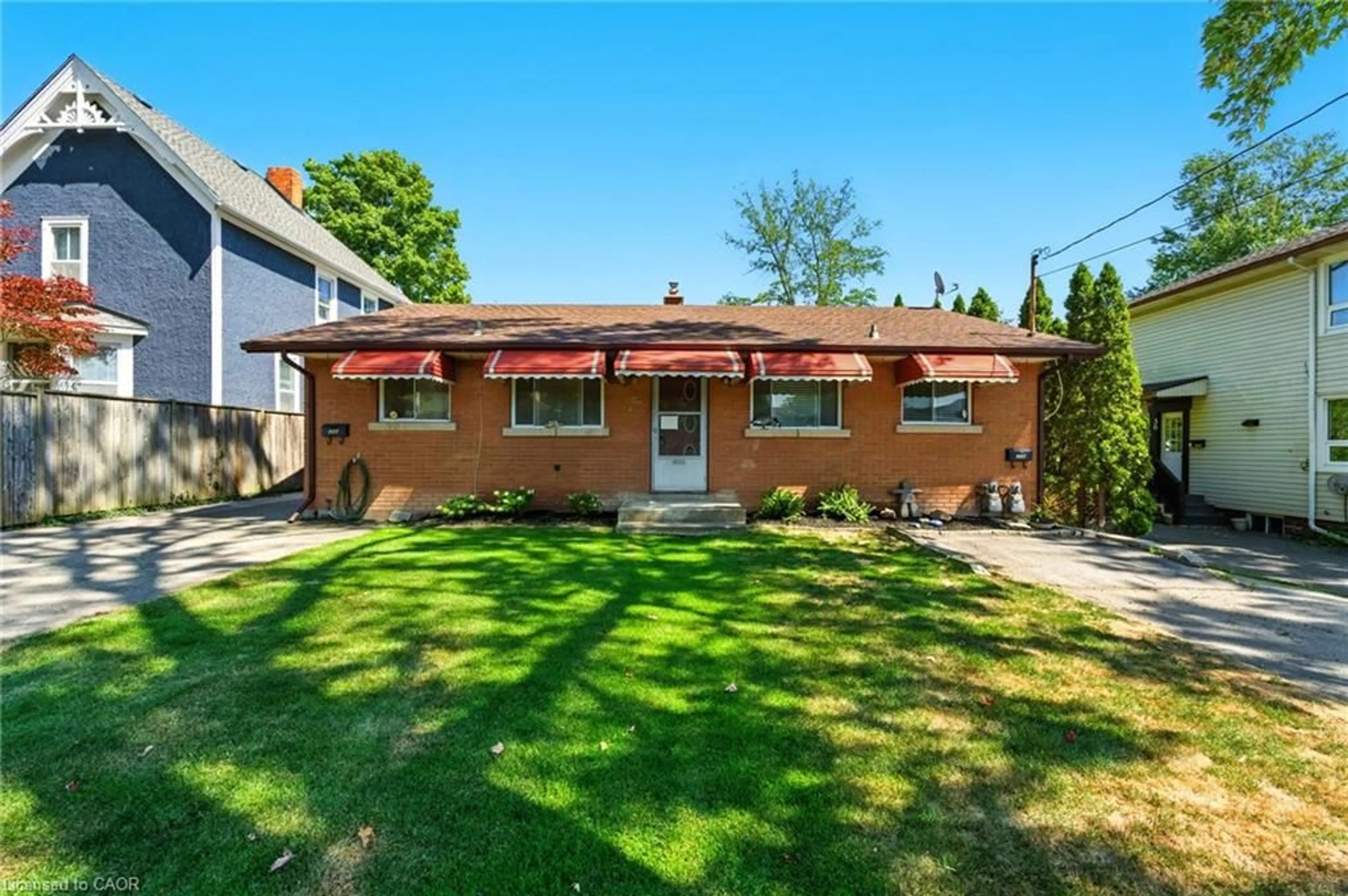Home with brick exterior material, street for 34 Shotwell St, Welland Ontario L3C 1N8