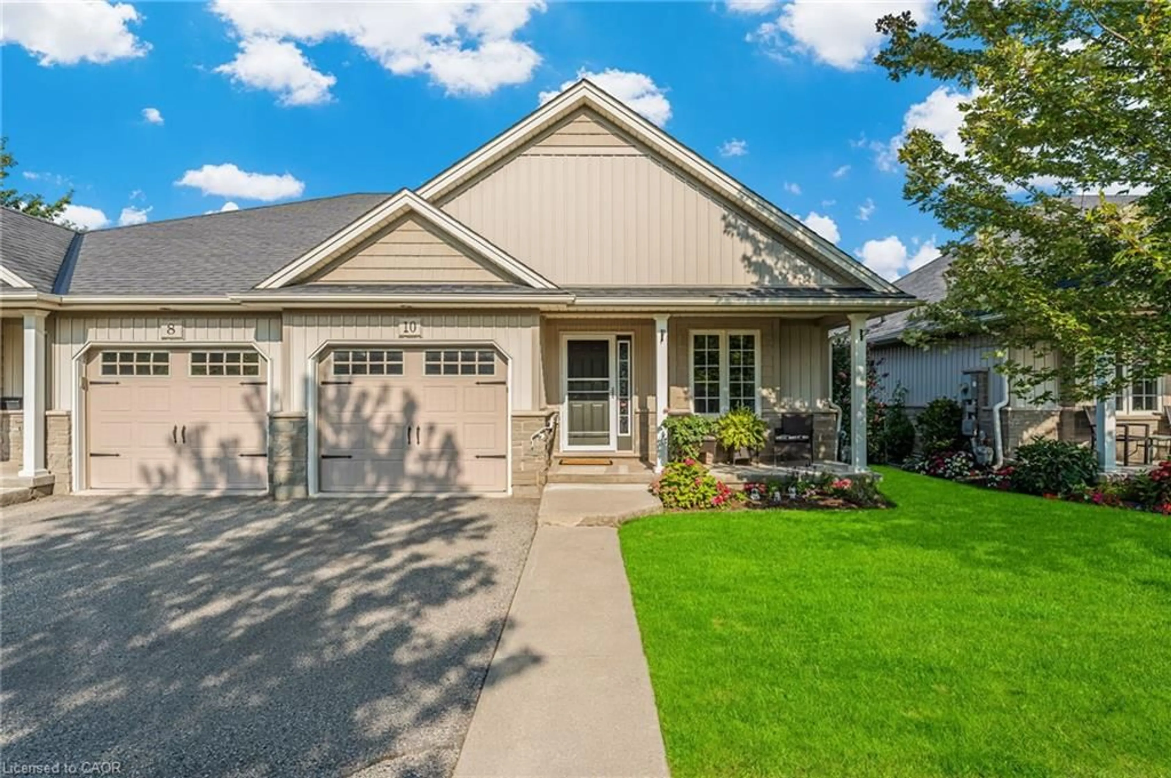 Home with vinyl exterior material, street for 10 Sunnydale Crt, Smithville Ontario L0R 2A0