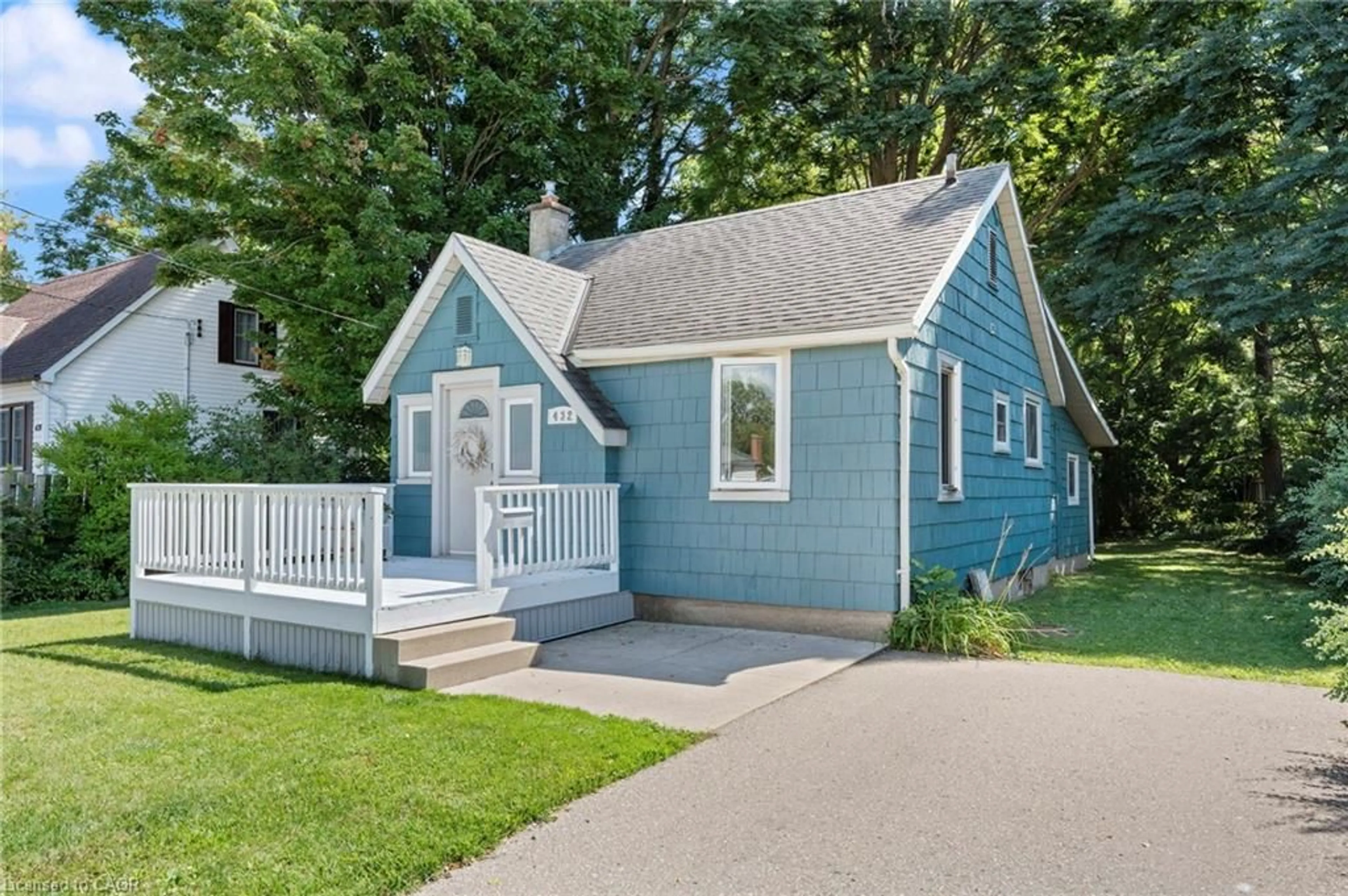 Home with vinyl exterior material, street for 432 West St, Simcoe Ontario N3Y 1V3