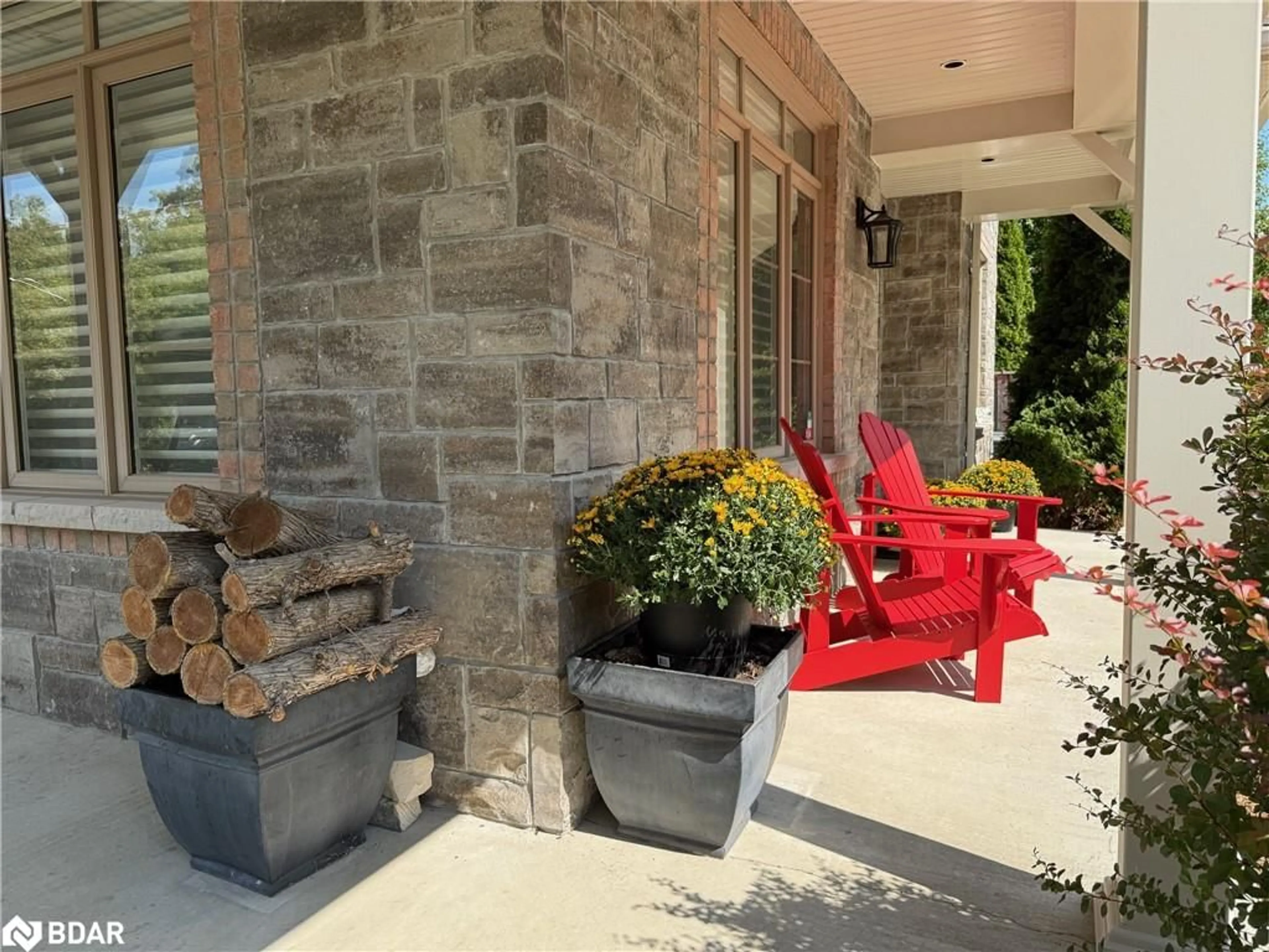 Patio, street for 376 Tollendal Mill Rd, Barrie Ontario L4N 7S9