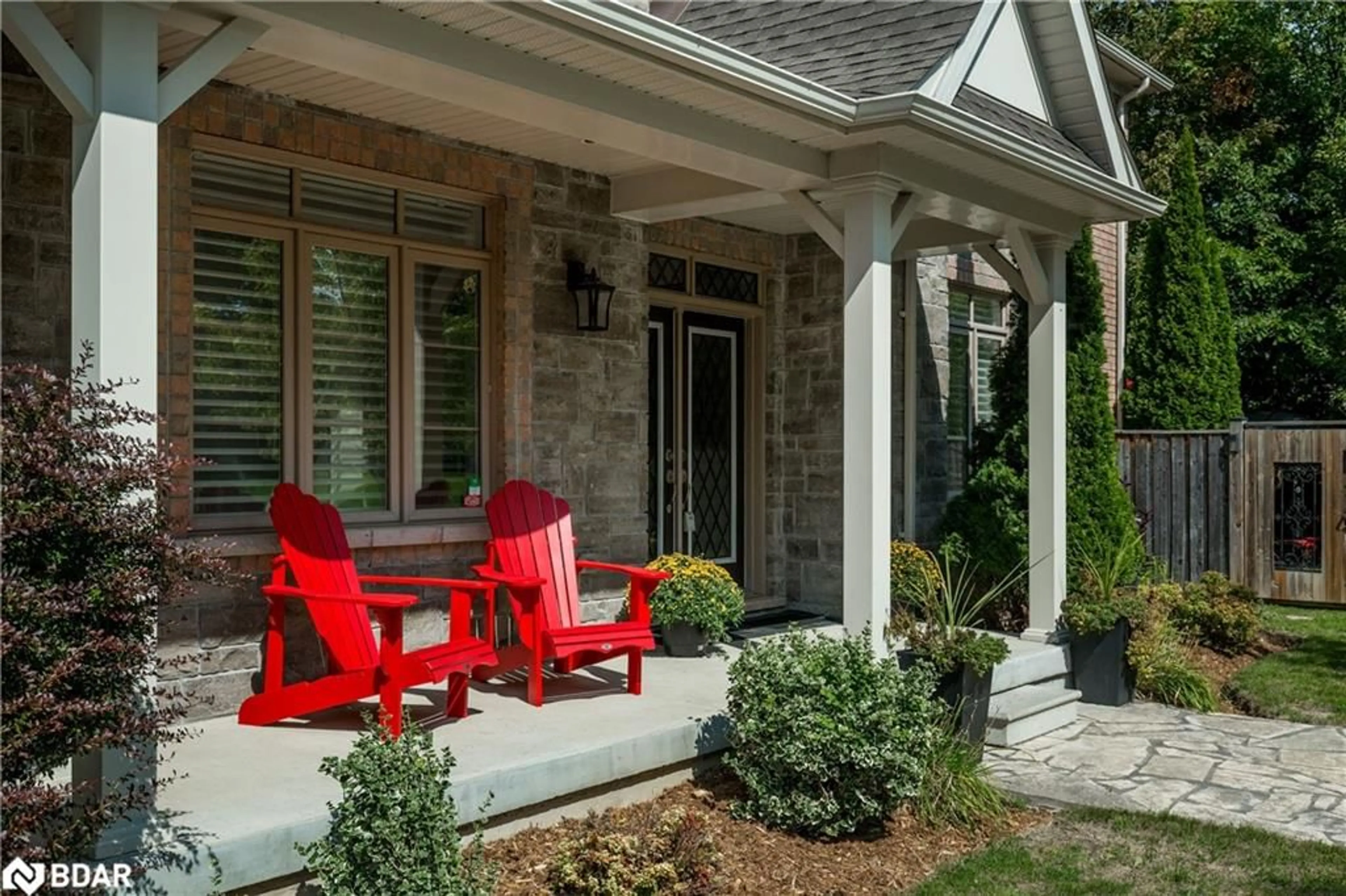 Patio, street for 376 Tollendal Mill Rd, Barrie Ontario L4N 7S9