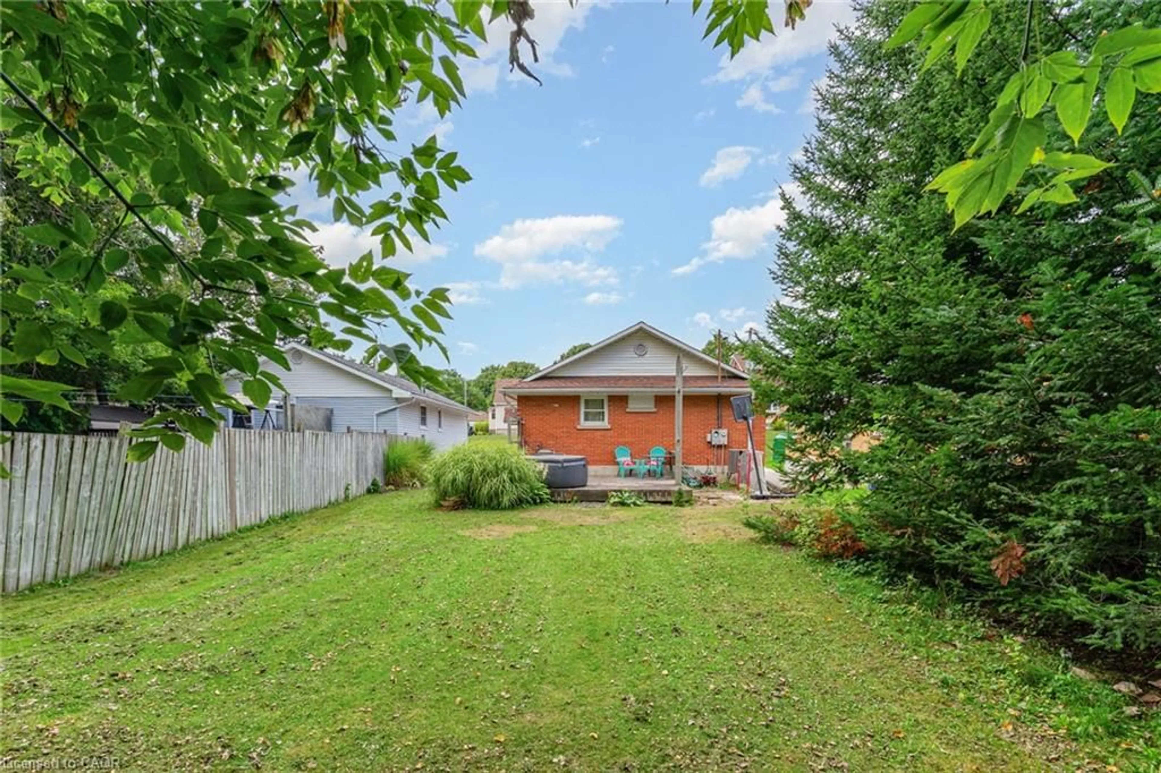 Patio, street for 173 Saddler St, Durham Ontario N0G 1R0