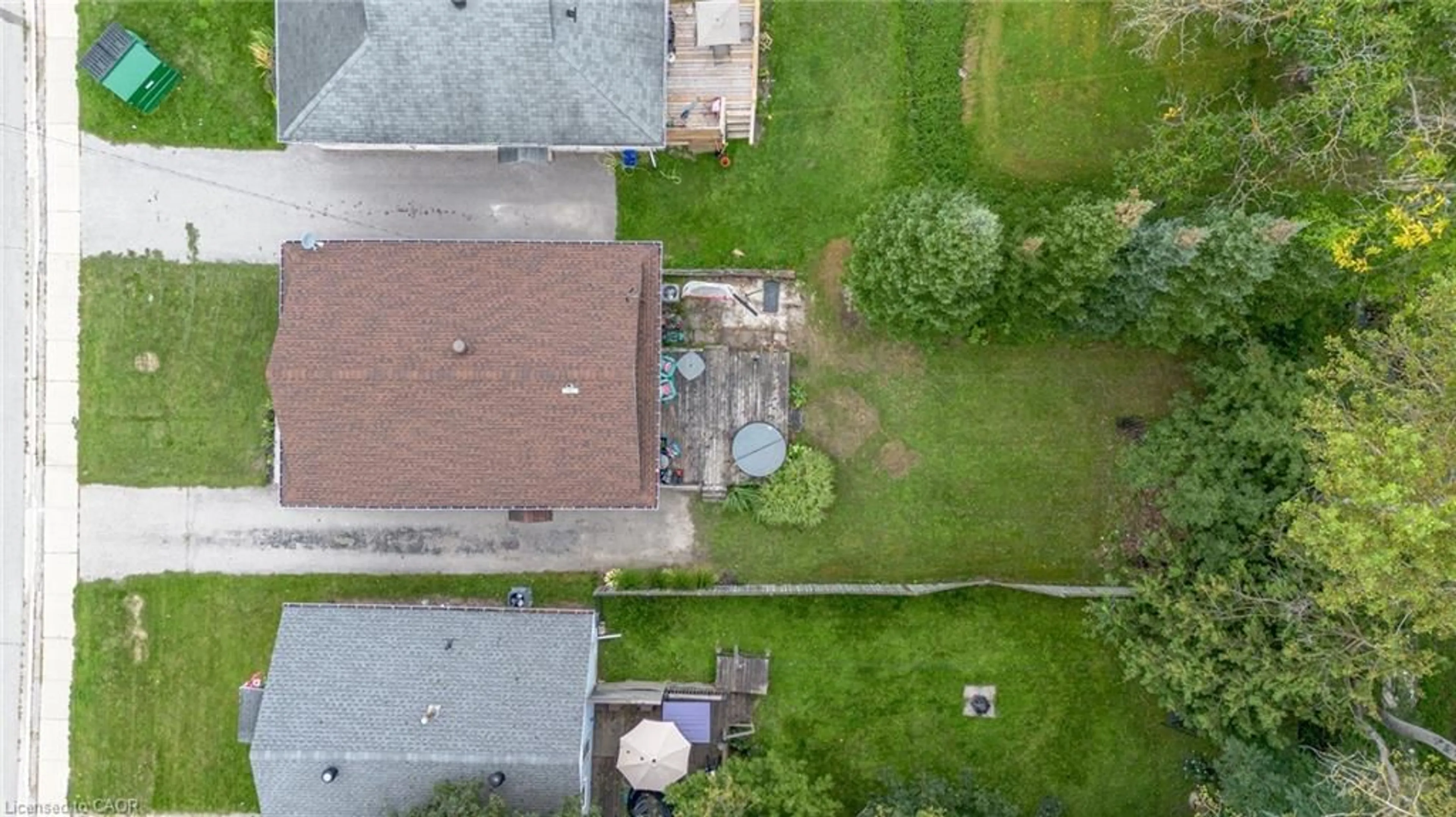 A pic from outside/outdoor area/front of a property/back of a property/a pic from drone, street for 173 Saddler St, Durham Ontario N0G 1R0