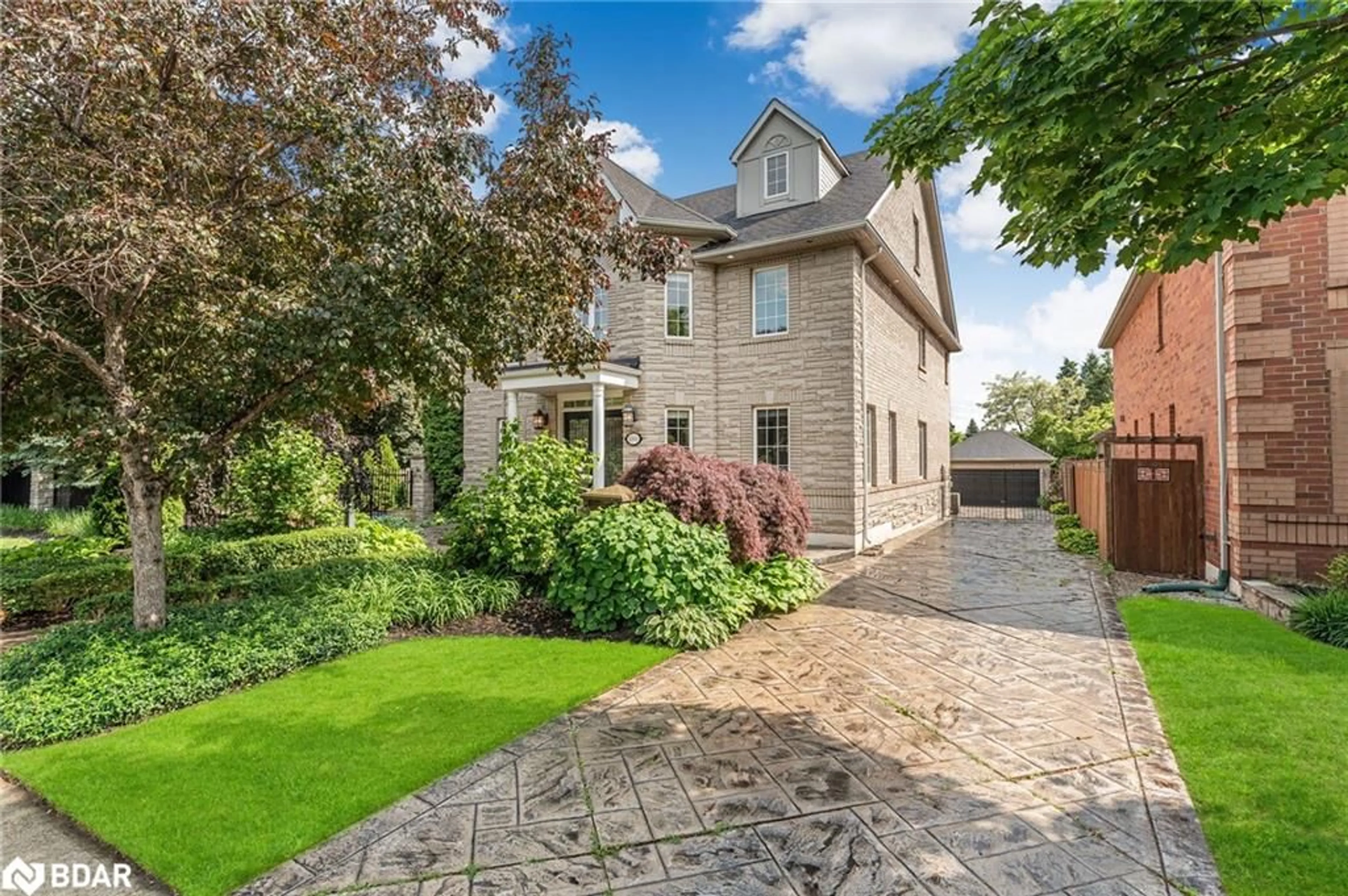 Home with brick exterior material, street for 2000 Peak Pl, Oakville Ontario L6H 5T2
