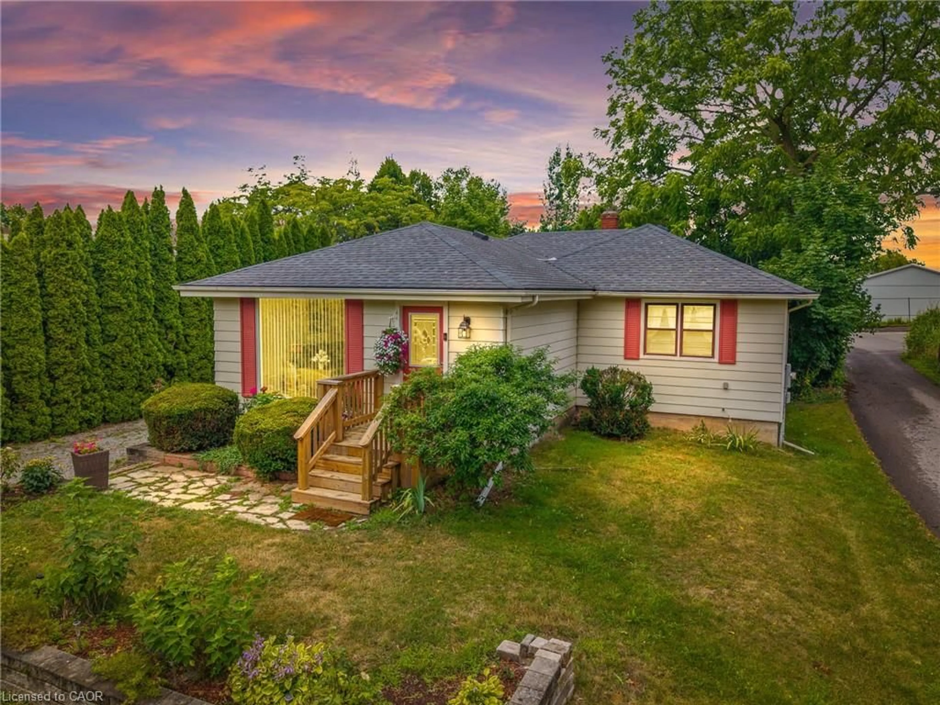 A pic from outside/outdoor area/front of a property/back of a property/a pic from drone, unknown for 15756 Niagara Pky, Niagara-on-the-Lake Ontario L0S 1J0