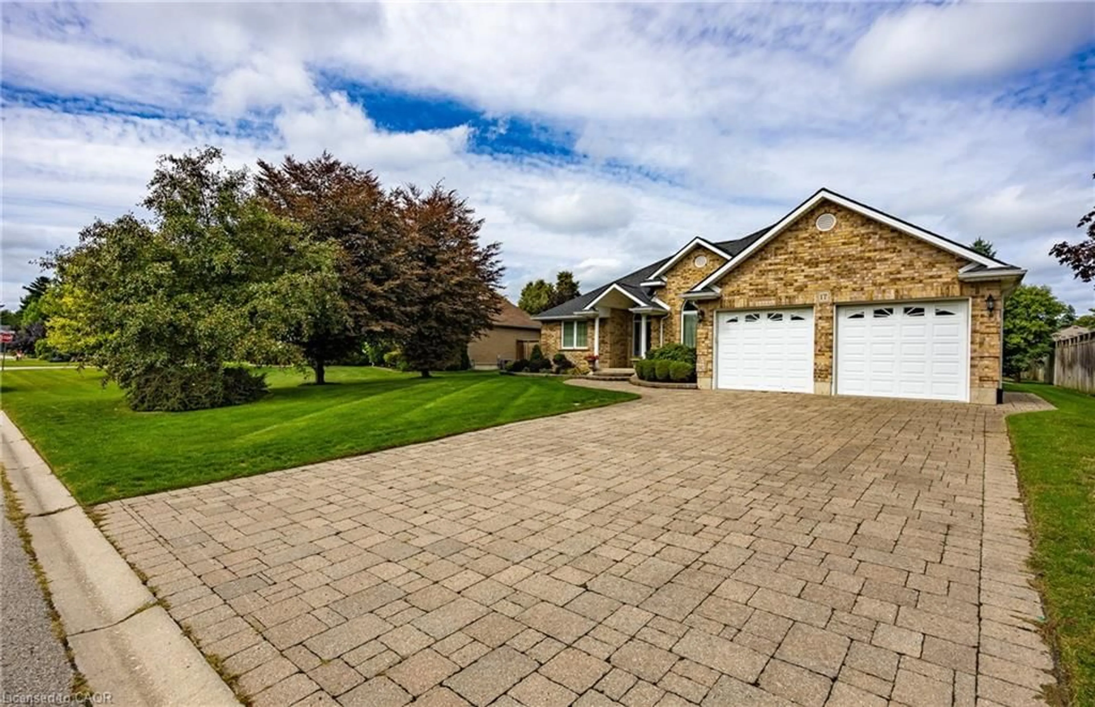A pic from outside/outdoor area/front of a property/back of a property/a pic from drone, street for 17 Werret Ave, Simcoe Ontario N3Y 5N5