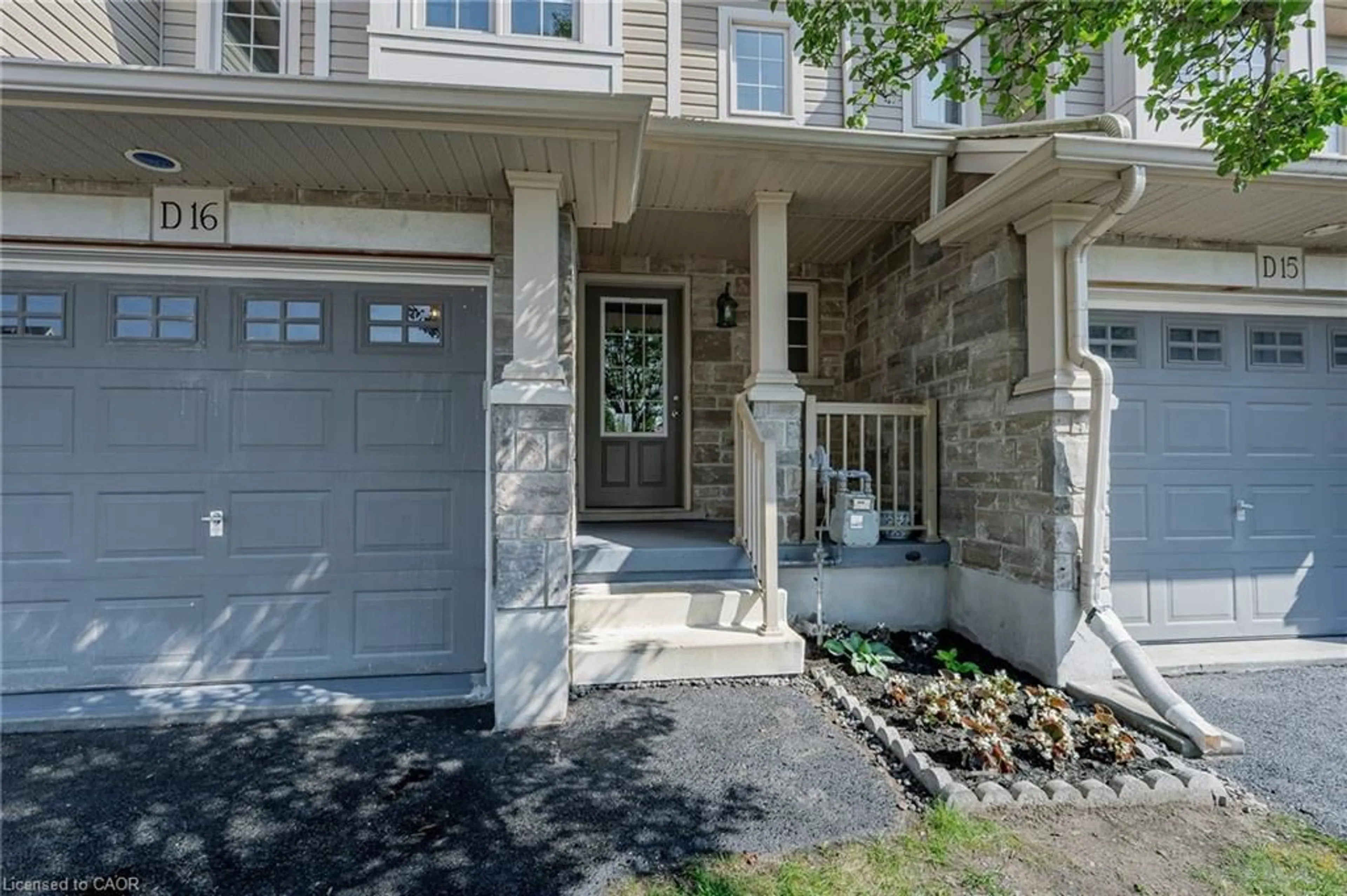 Indoor entryway for 6 Upper Mercer St #D16, Kitchener Ontario N2A 0E4