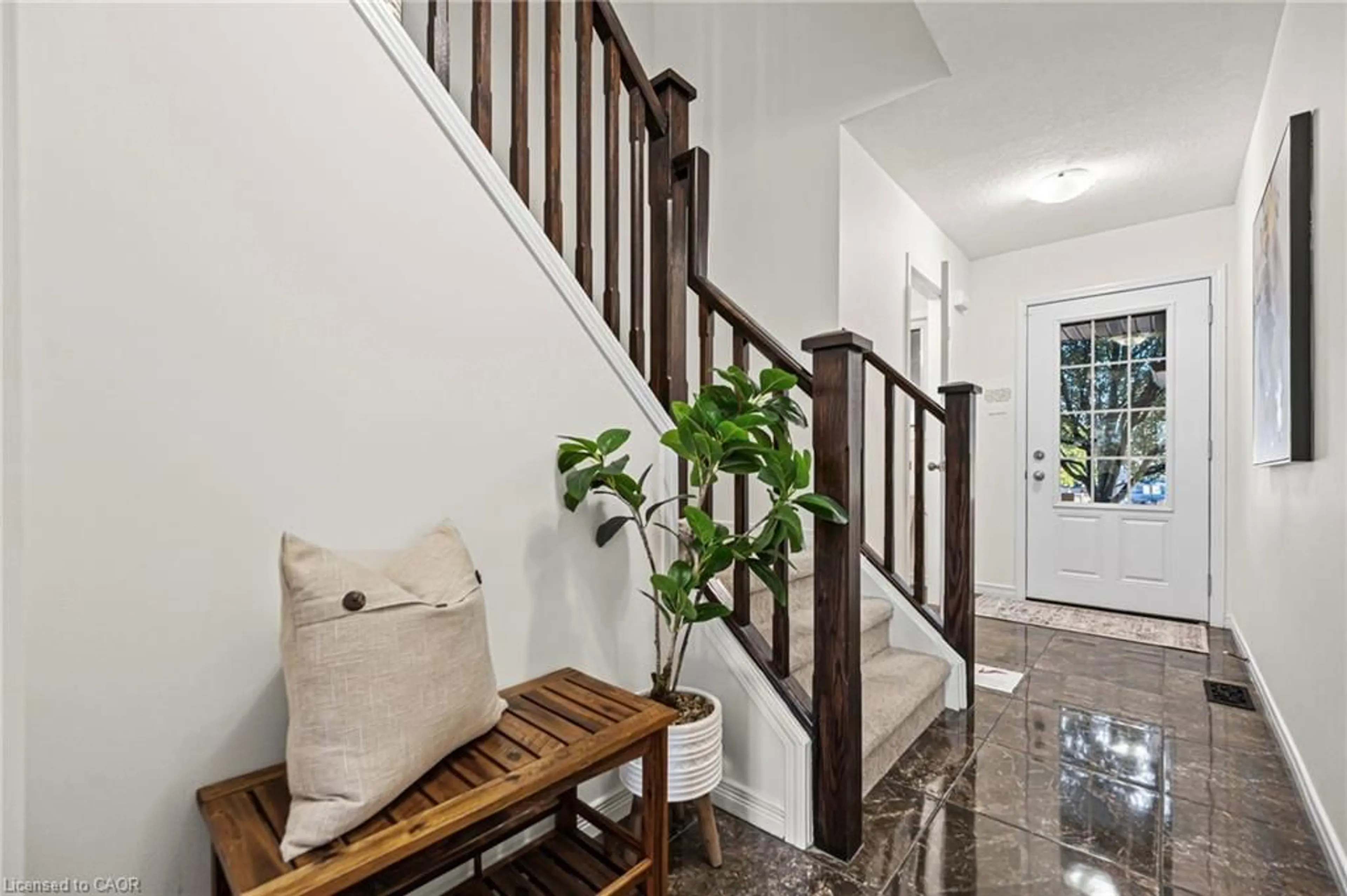Indoor entryway for 6 Upper Mercer St #D16, Kitchener Ontario N2A 0E4