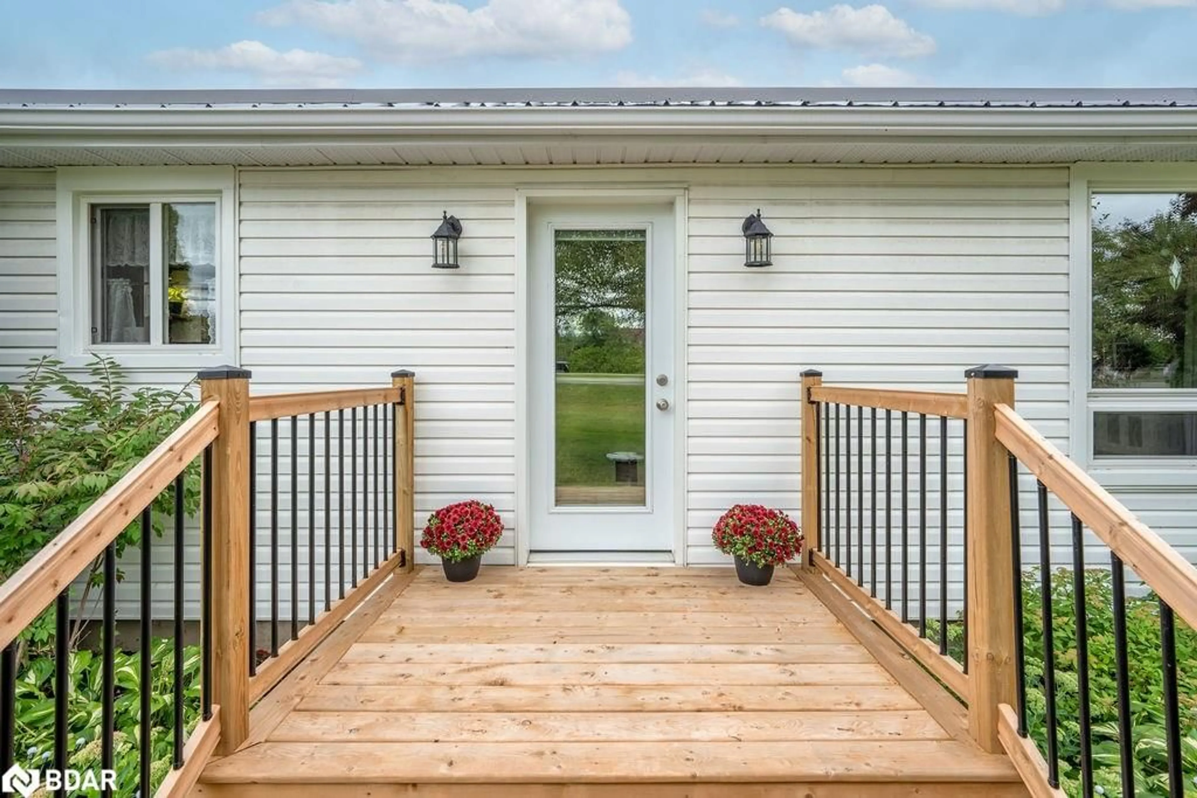 Home with vinyl exterior material, unknown for 4324 Old 2 Hwy, Belleville Ontario K8N 4Z4