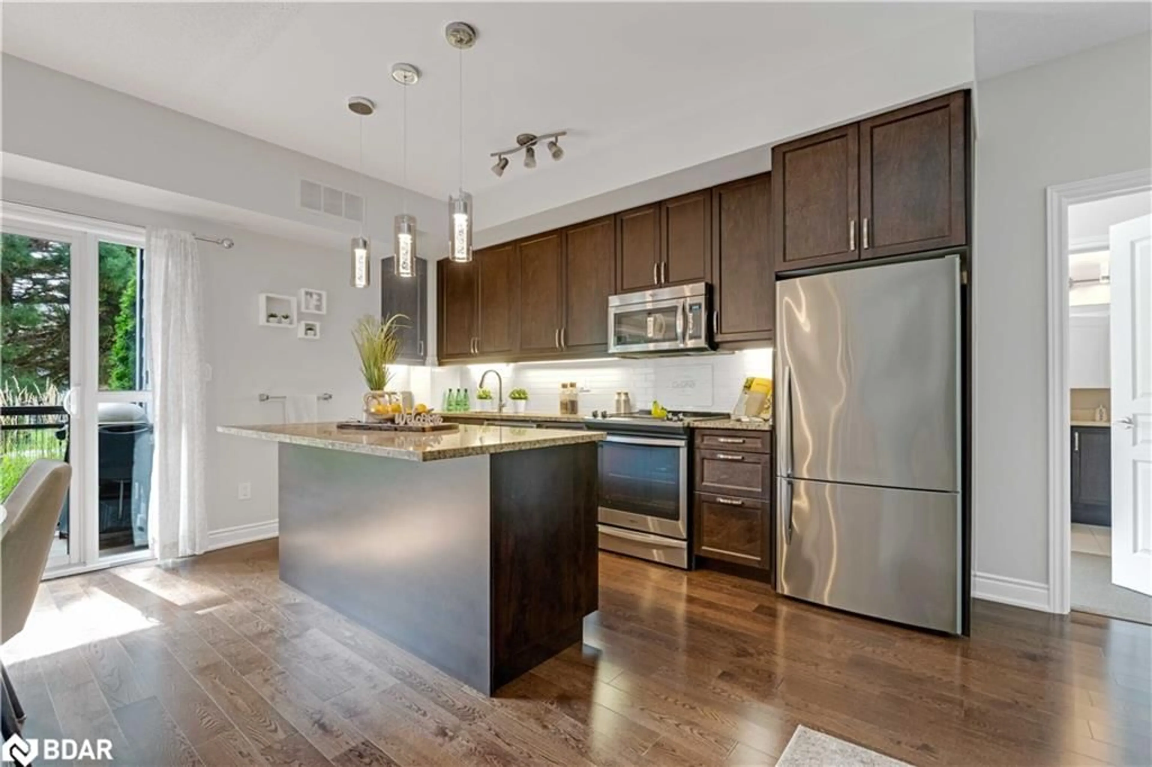 Open concept kitchen, wood/laminate floor for 3170 Erin Mills Pky #108, Mississauga Ontario L5L 0B6