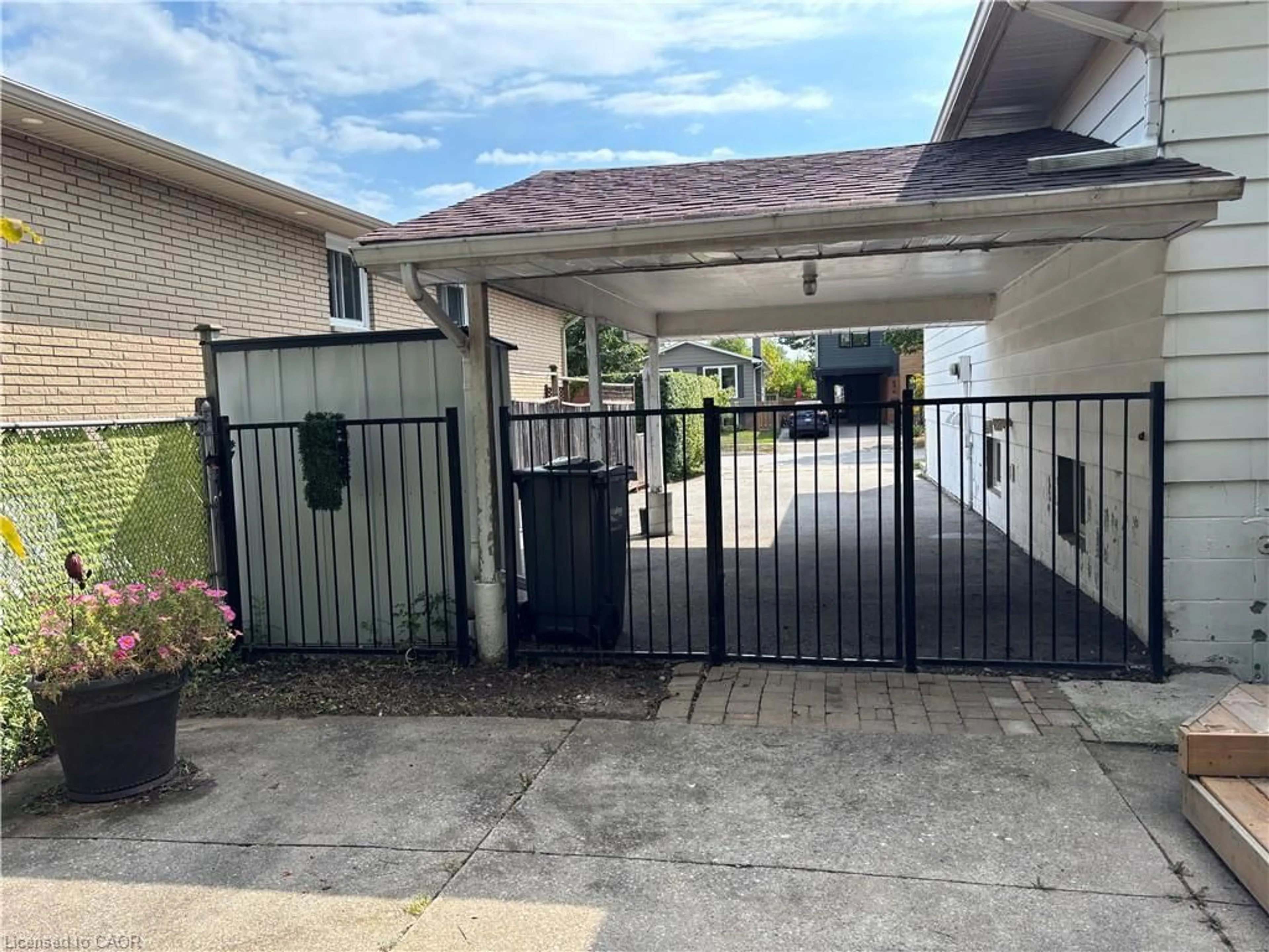Unknown for 582 Chamberlain Rd, Burlington Ontario L7L 2V5