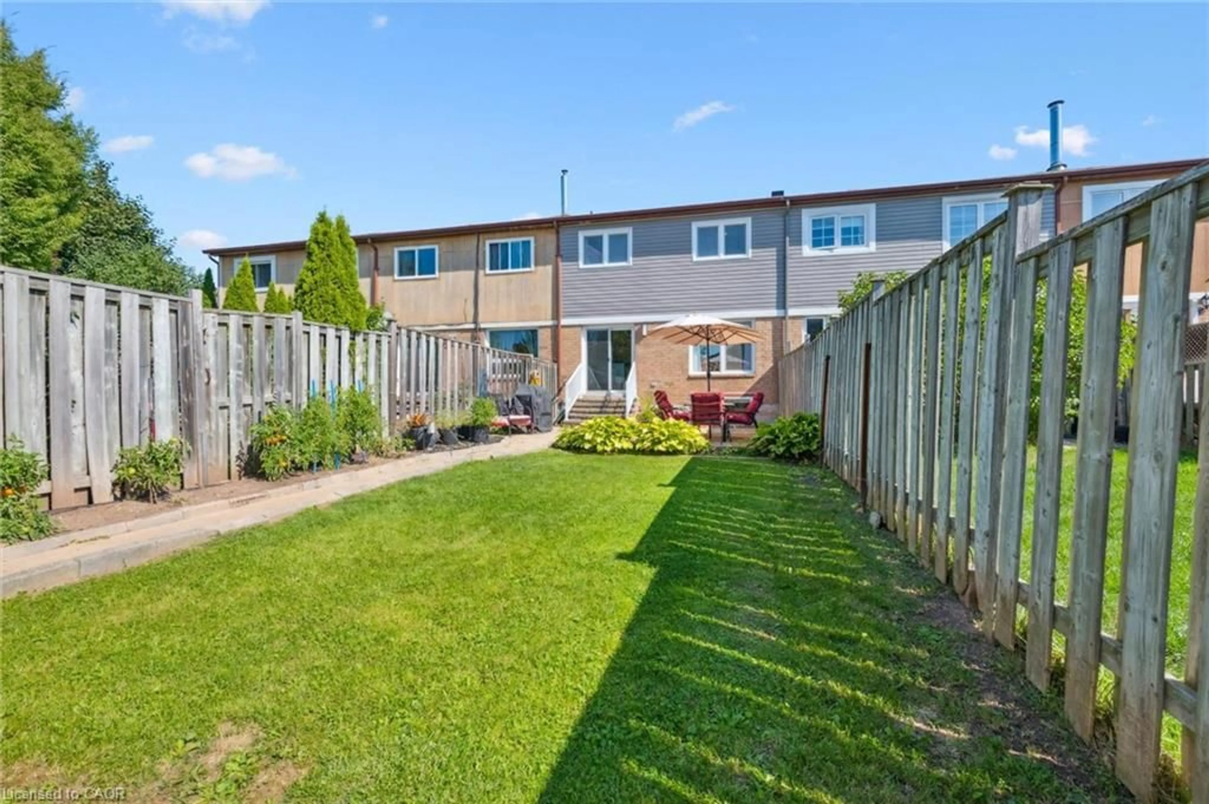 Patio, street for 2152 Pelee Blvd, Oakville Ontario L6H 4C8