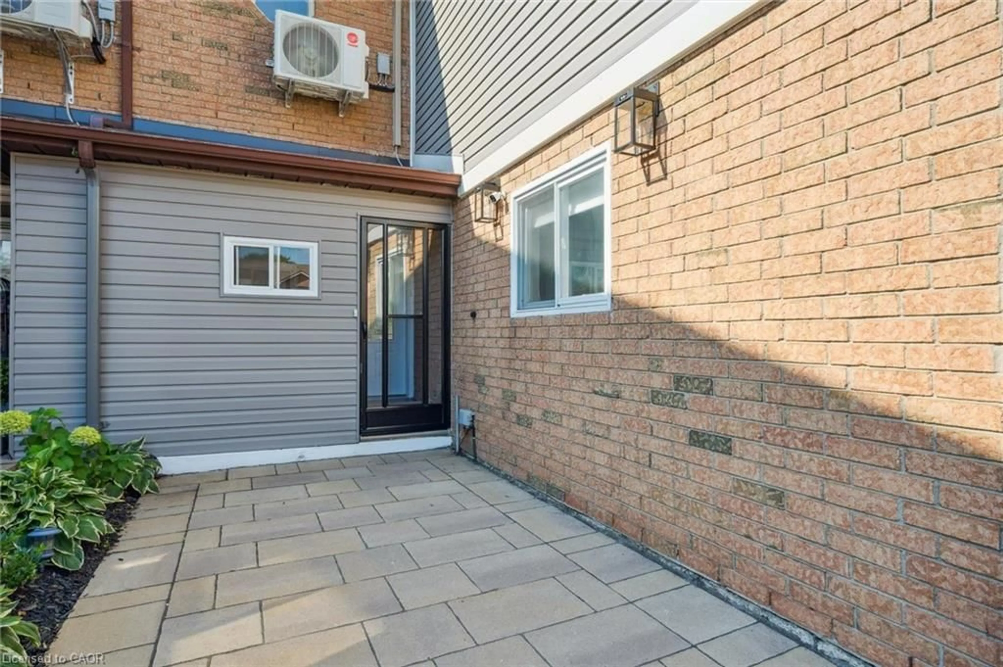 Patio, street for 2152 Pelee Blvd, Oakville Ontario L6H 4C8
