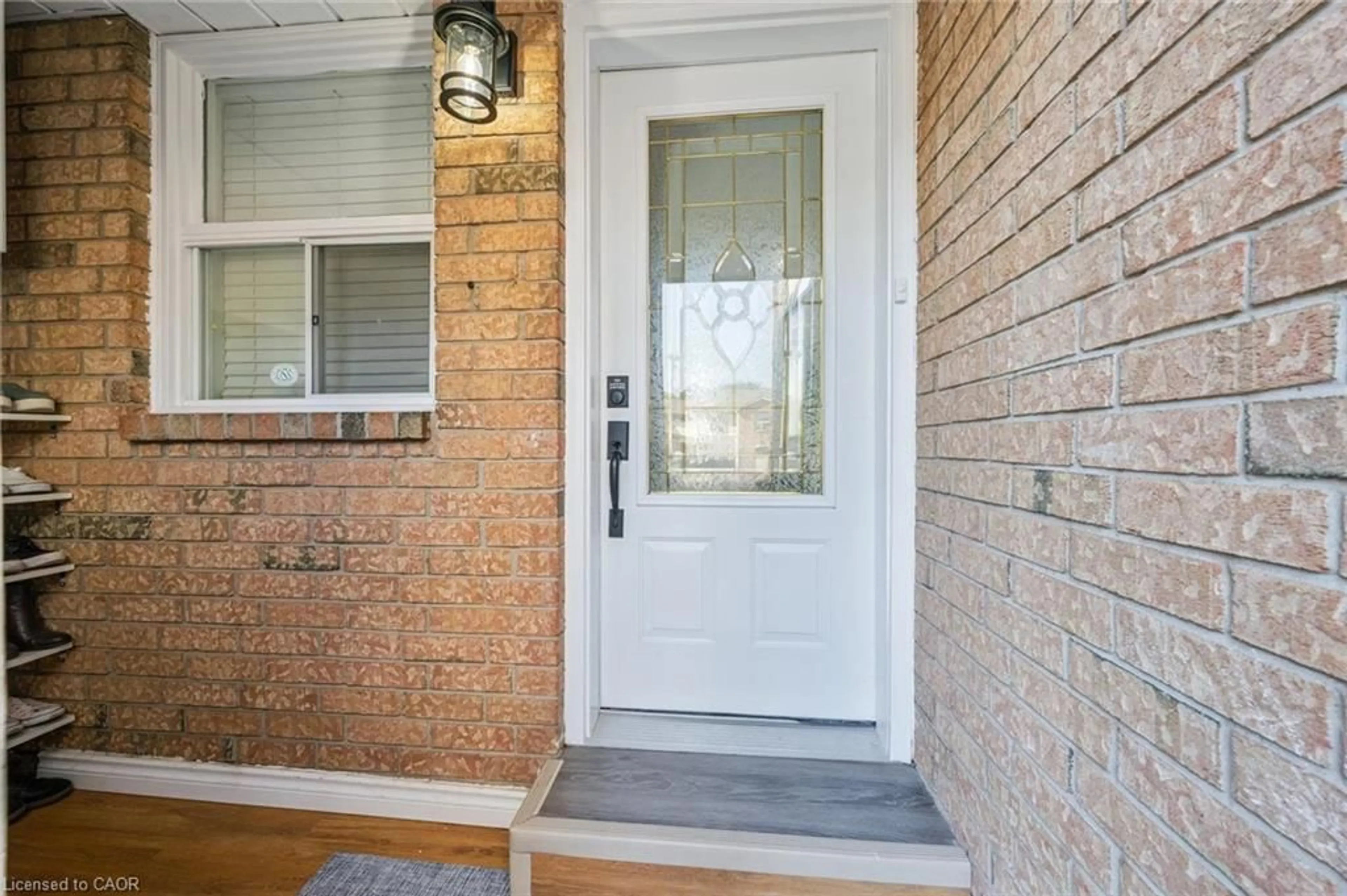 Indoor entryway for 2152 Pelee Blvd, Oakville Ontario L6H 4C8