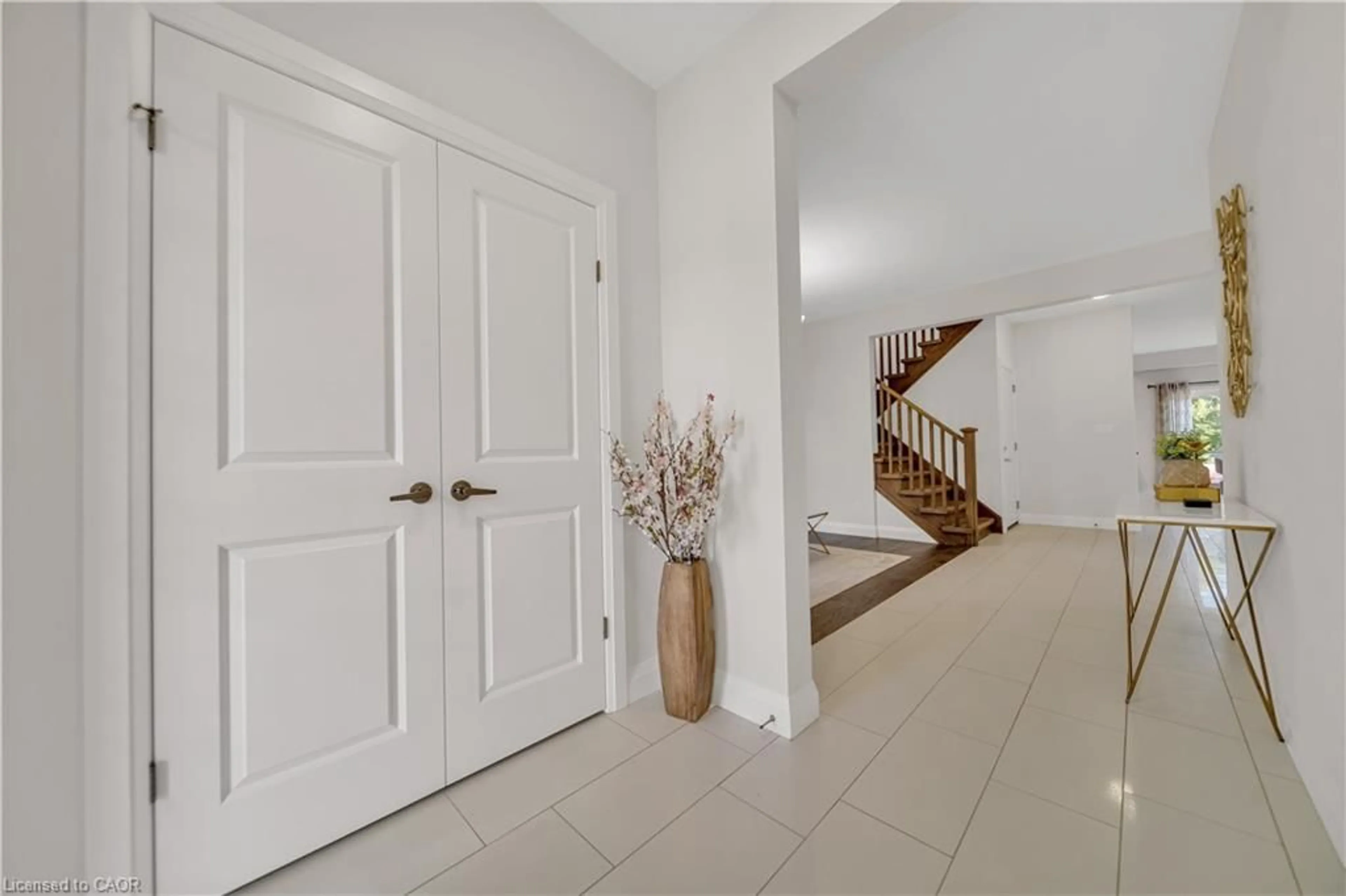 Indoor entryway for 317 Blair Creek Drive Dr, Kitchener Ontario N2P 0G4
