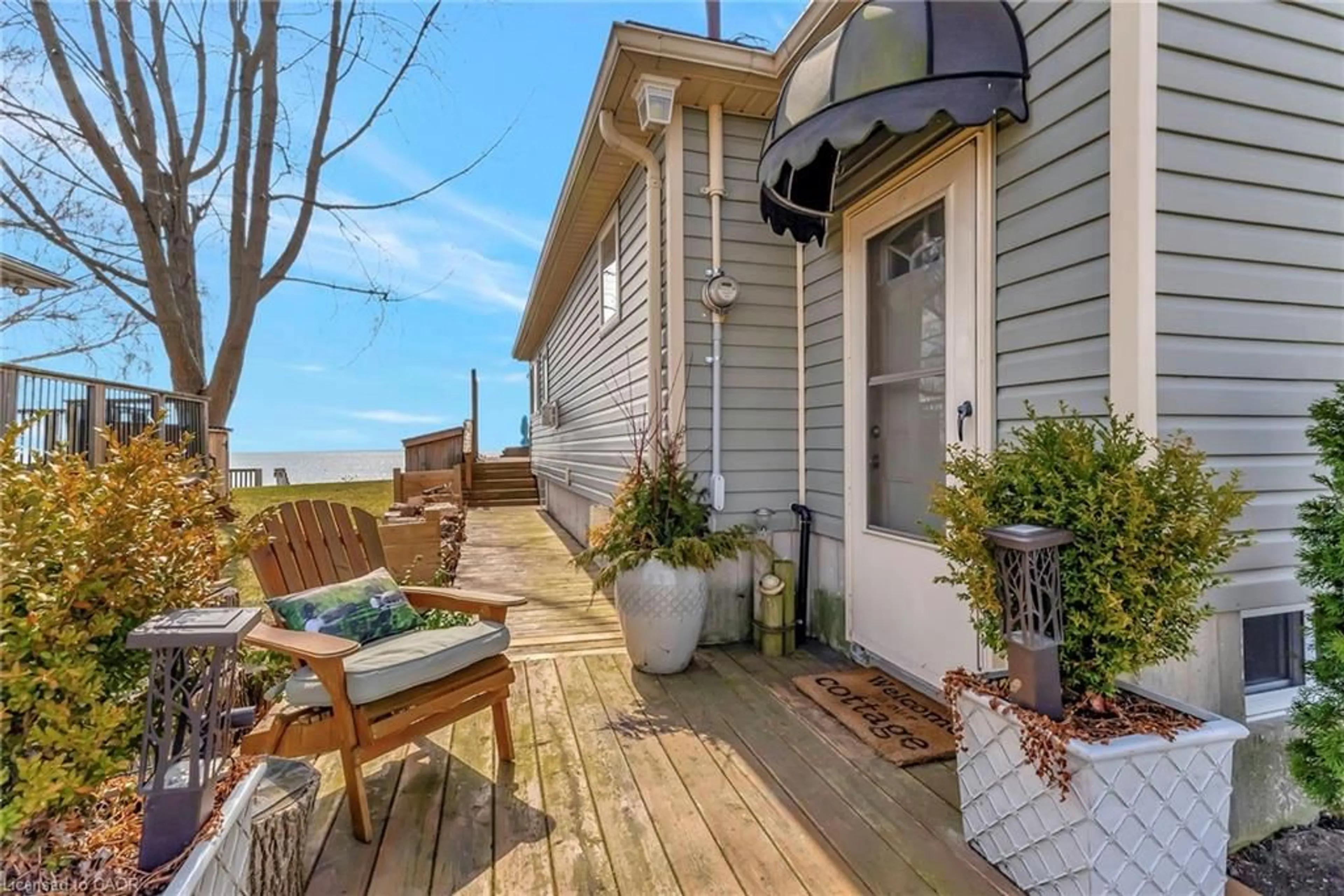 Patio, street for 968 South Coast Dr, Selkirk Ontario N0A 1L0